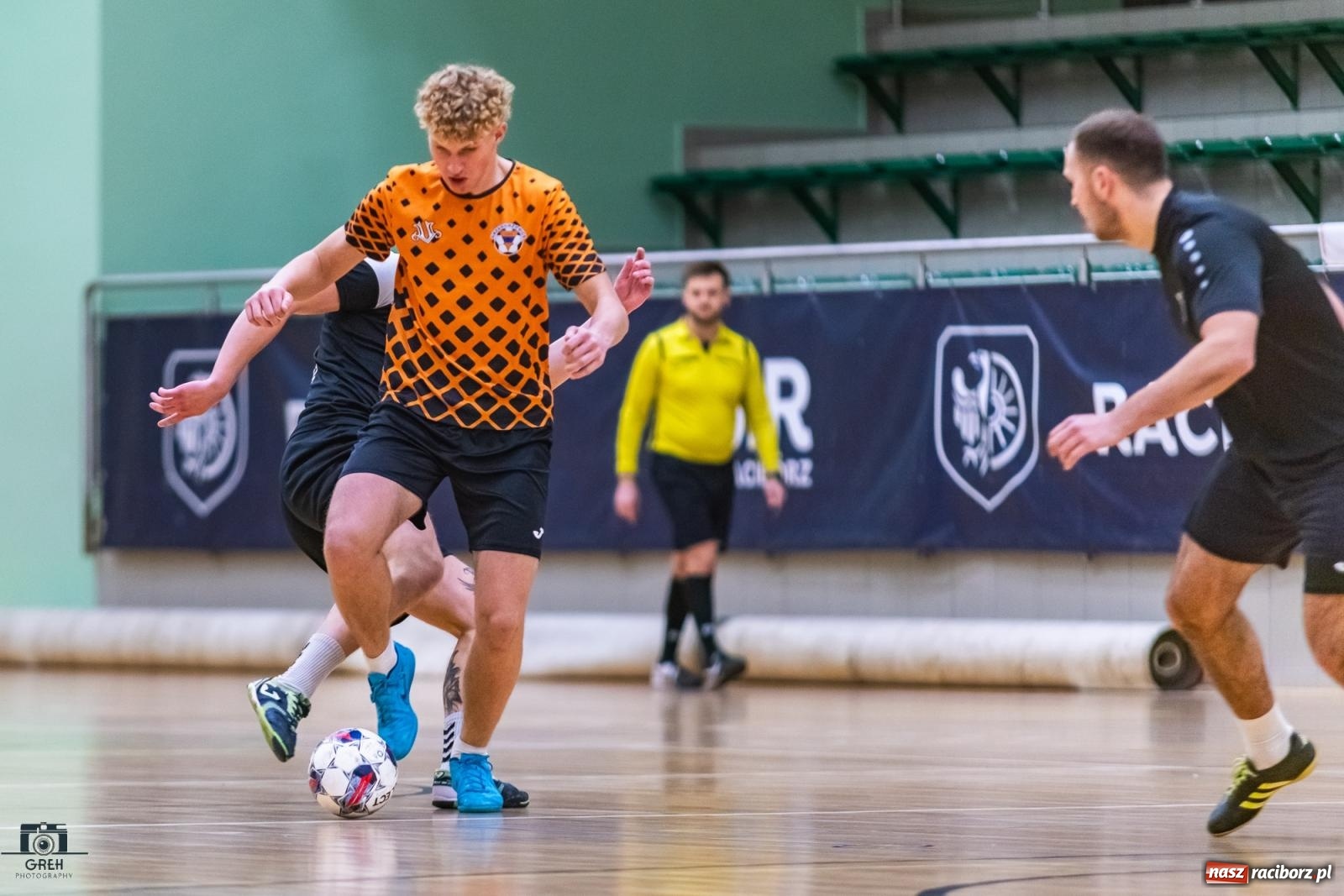 Zdjęcie w galerii na portalu naszraciborz.pl: HLPN. Sobota z futsalem w hali OSiR [FOTO] wiadomości z regionu