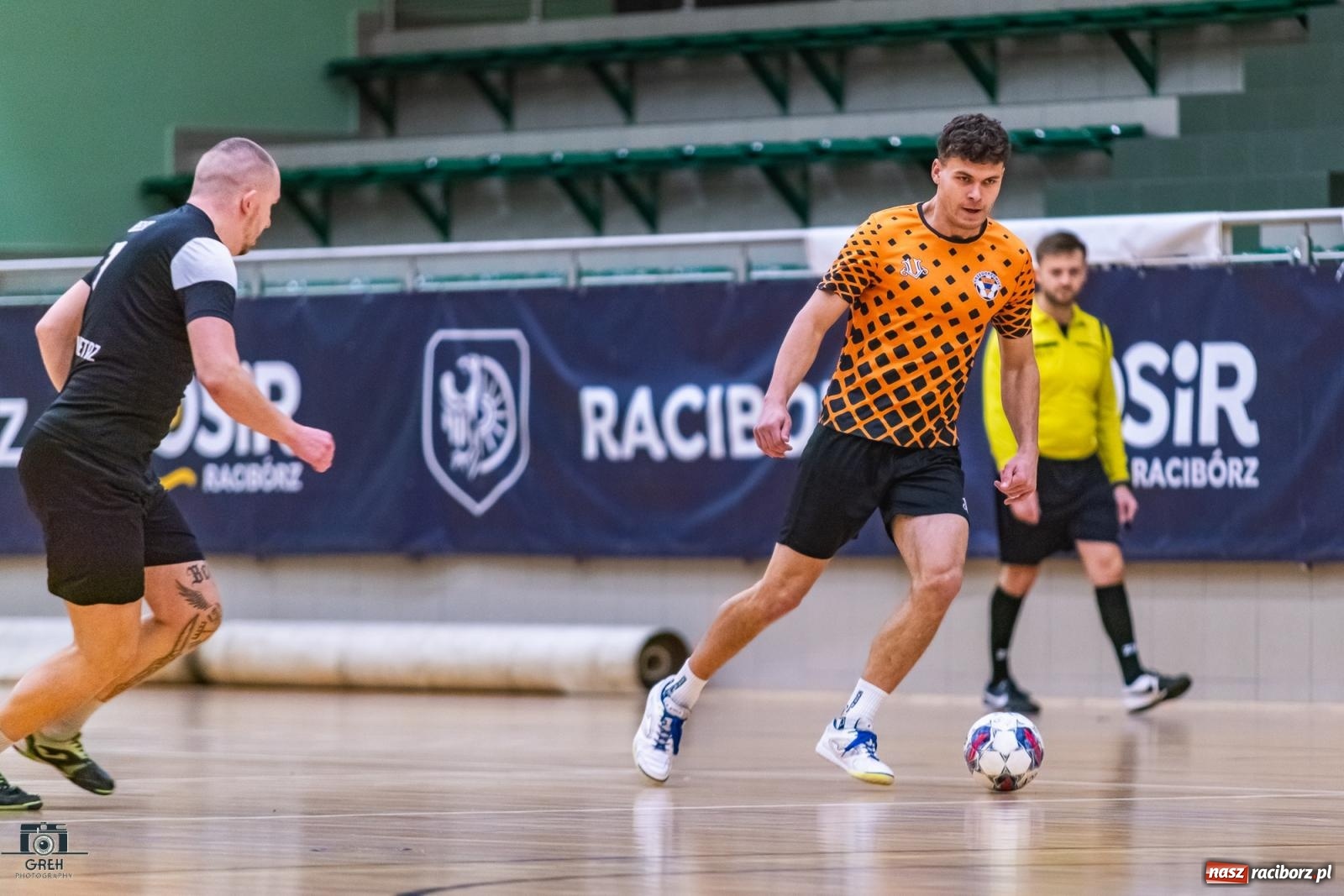 Zdjęcie w galerii na portalu naszraciborz.pl: HLPN. Sobota z futsalem w hali OSiR [FOTO] wiadomości z regionu