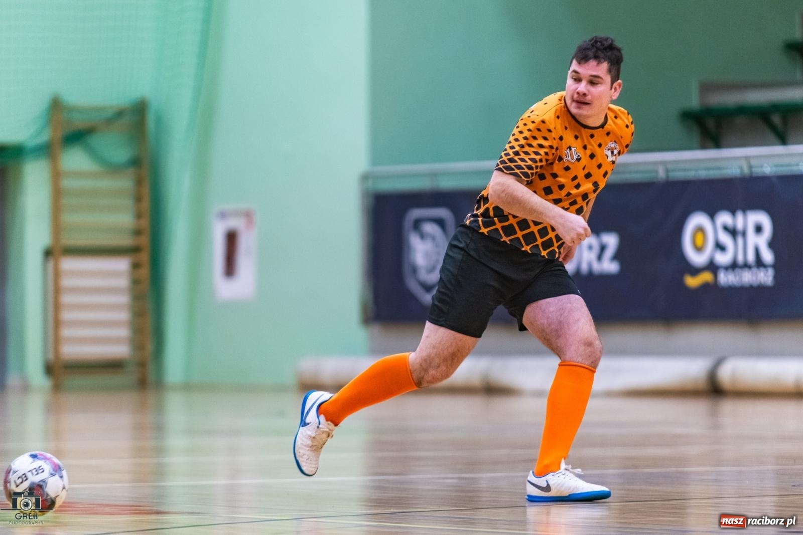 Zdjęcie w galerii na portalu naszraciborz.pl: HLPN. Sobota z futsalem w hali OSiR [FOTO] wiadomości z regionu