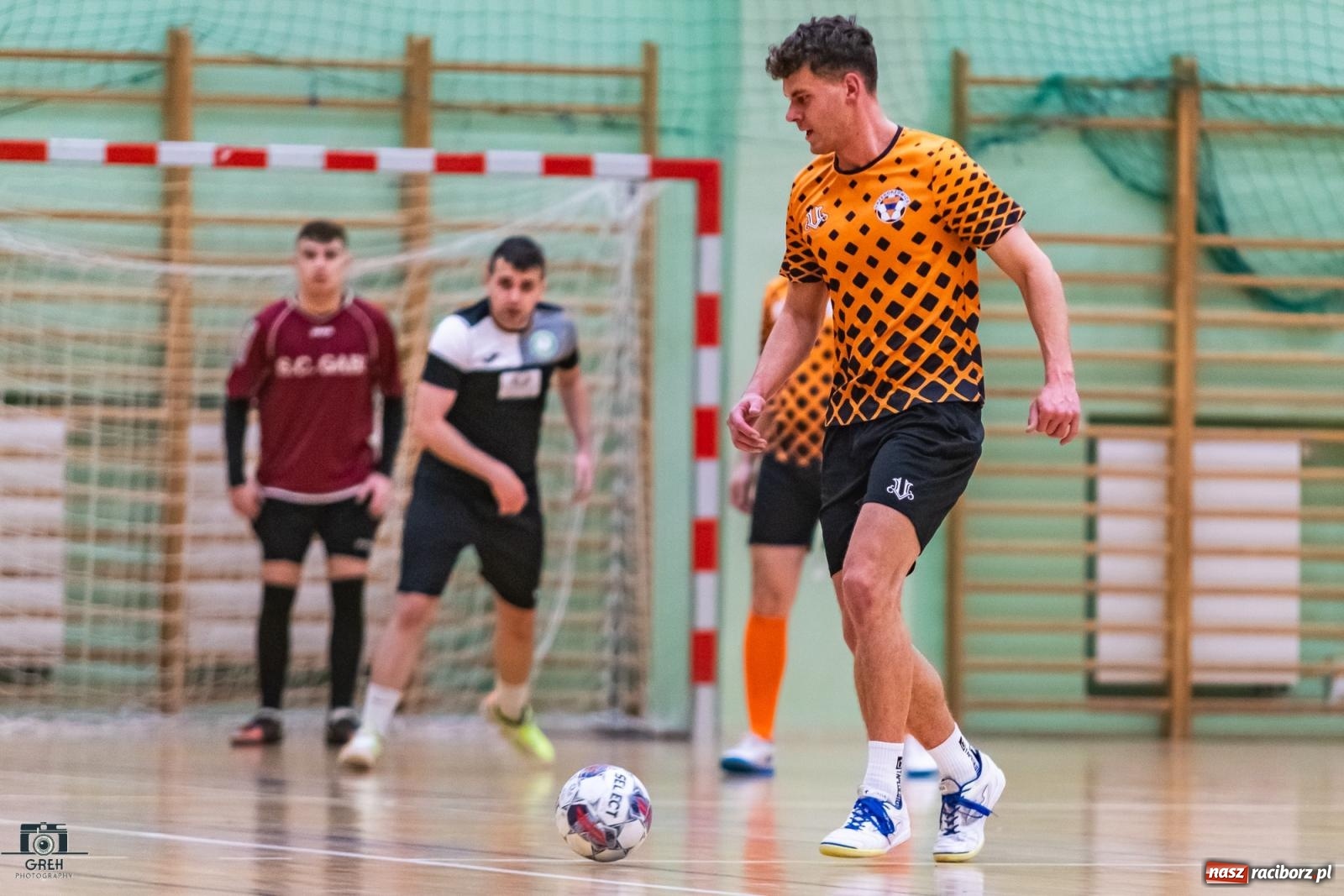 Zdjęcie w galerii na portalu naszraciborz.pl: HLPN. Sobota z futsalem w hali OSiR [FOTO] wiadomości z regionu