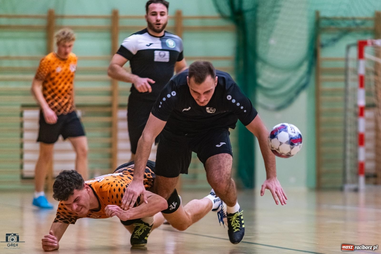 Zdjęcie w galerii na portalu naszraciborz.pl: HLPN. Sobota z futsalem w hali OSiR [FOTO] wiadomości z regionu