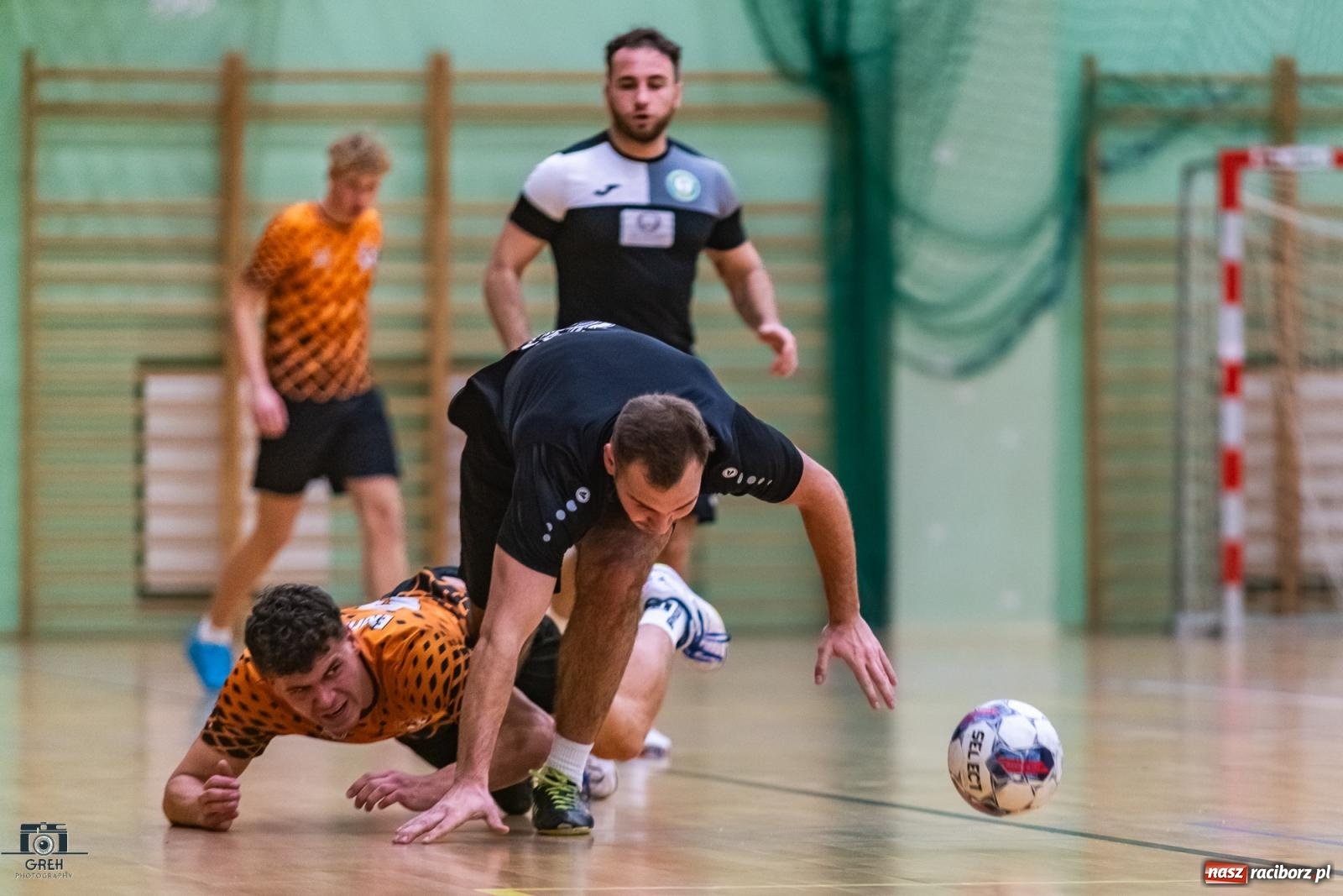 Zdjęcie w galerii na portalu naszraciborz.pl: HLPN. Sobota z futsalem w hali OSiR [FOTO] wiadomości z regionu