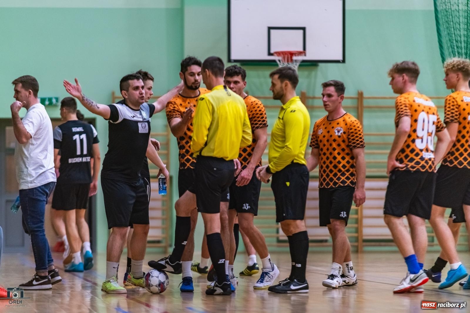 Zdjęcie w galerii na portalu naszraciborz.pl: HLPN. Sobota z futsalem w hali OSiR [FOTO] wiadomości z regionu