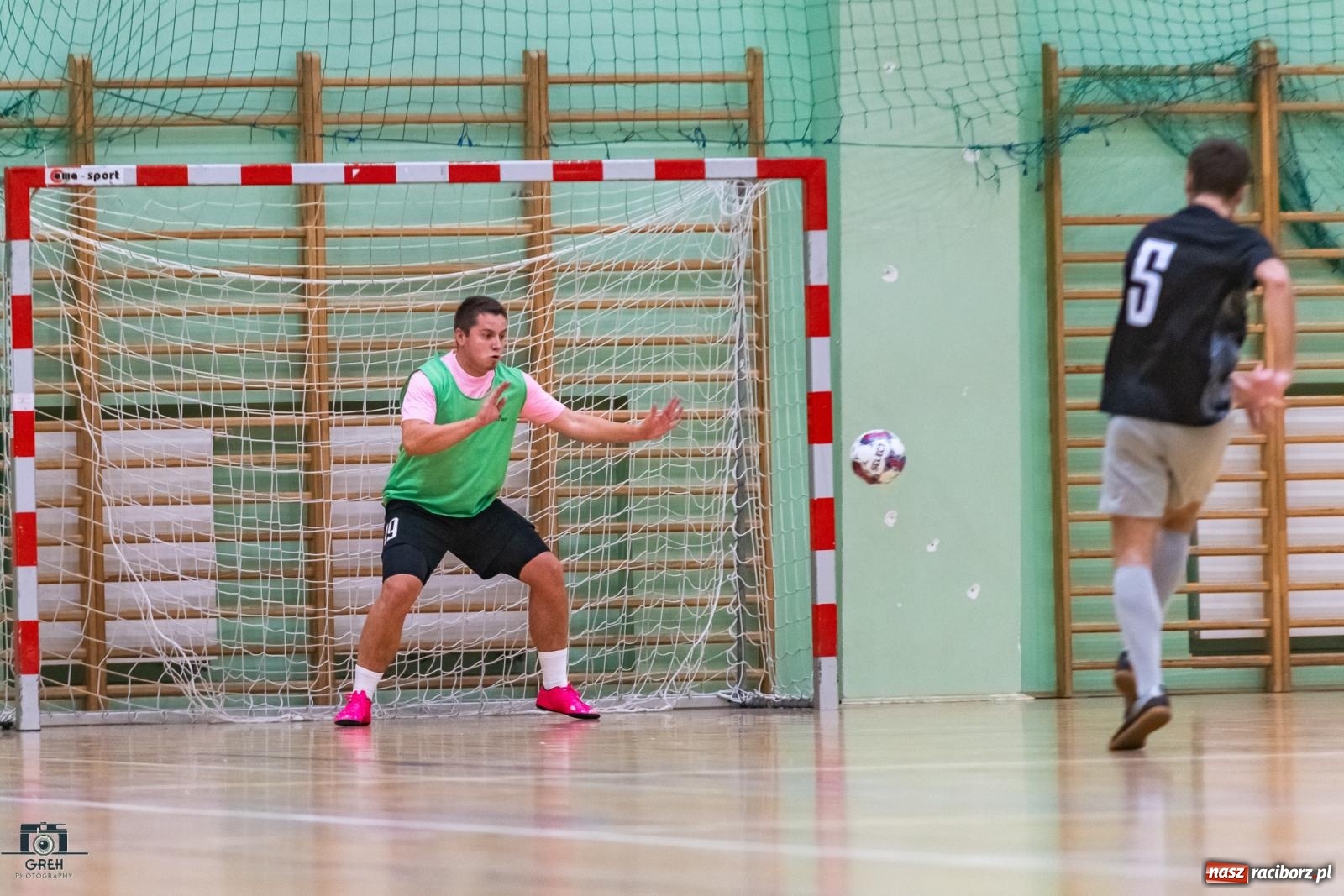 Zdjęcie w galerii na portalu naszraciborz.pl: HLPN. Sobota z futsalem w hali OSiR [FOTO] wiadomości z regionu