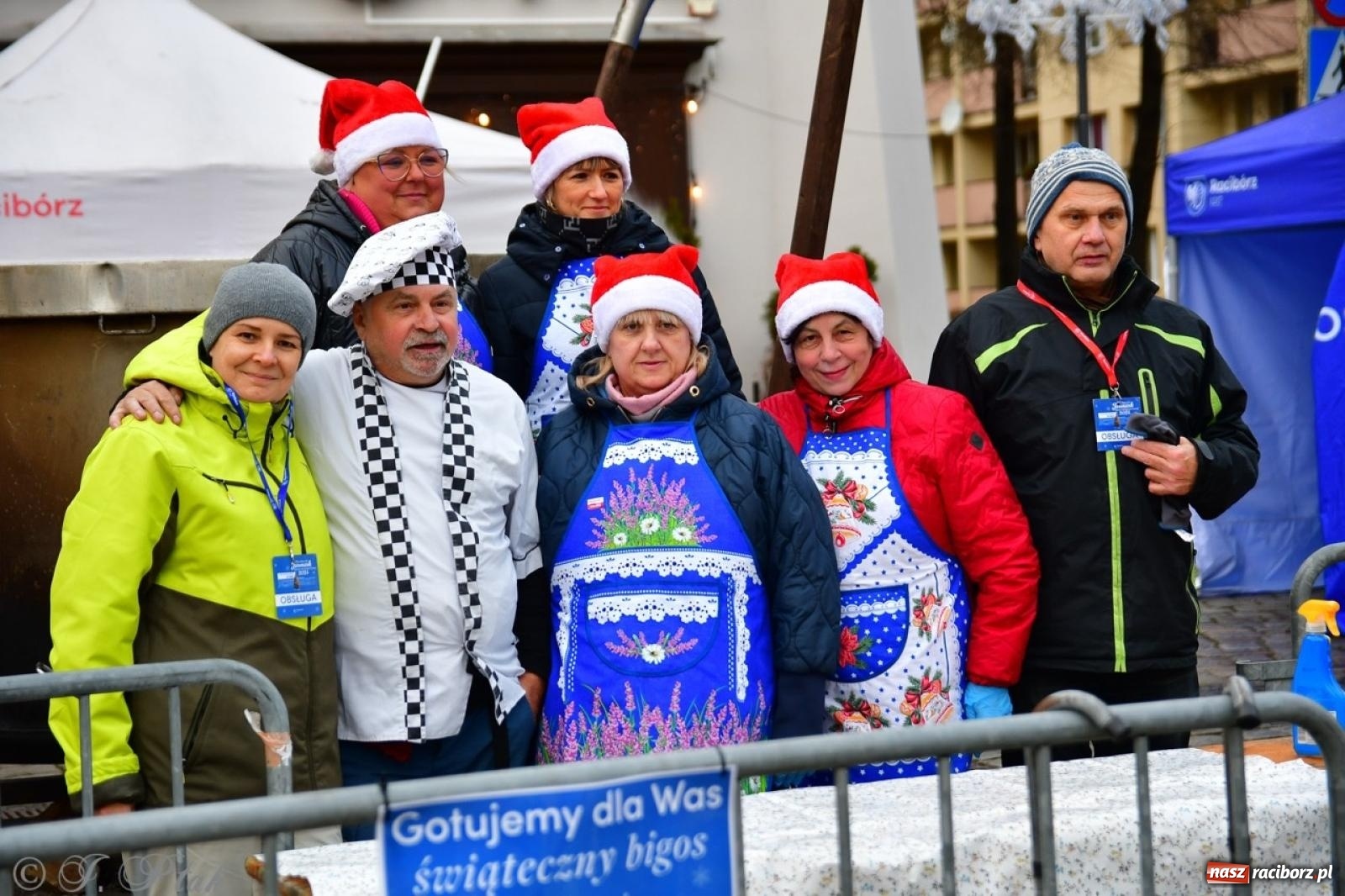 Zdjęcie w galerii na portalu naszraciborz.pl: Trzy tysiące porcji bigosu na raciborskim rynku wiadomości z regionu