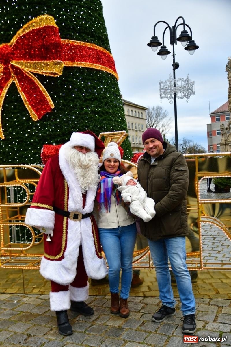 Zdjęcie w galerii na portalu naszraciborz.pl: Trzy tysiące porcji bigosu na raciborskim rynku wiadomości z regionu