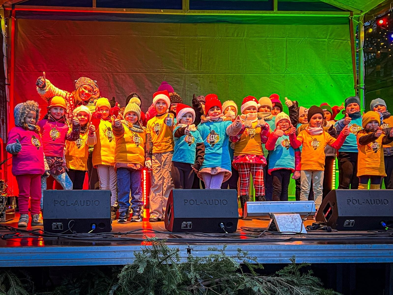 Zdjęcie w galerii na portalu naszraciborz.pl: Maszyny z klocków, wyprawy w głąb Ziemi z gogle VR i zumba. Niedziela na zamku wiadomości z regionu