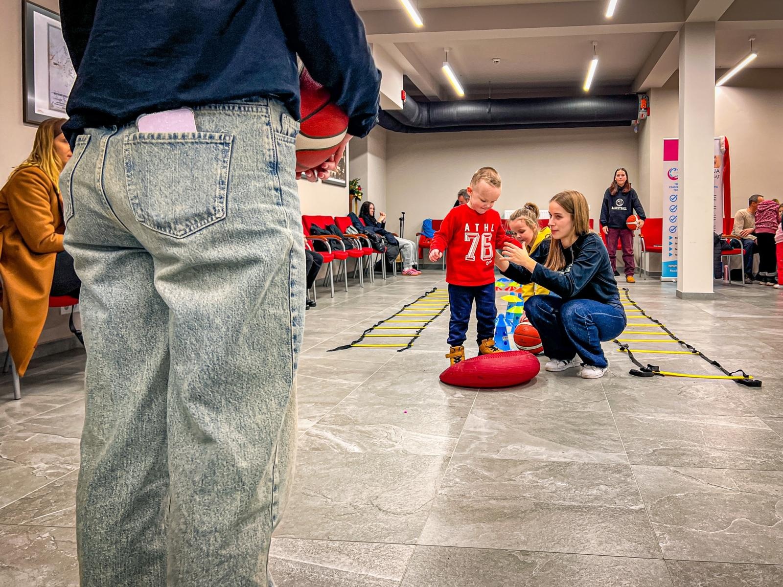 Zdjęcie w galerii na portalu naszraciborz.pl: Maszyny z klocków, wyprawy w głąb Ziemi z gogle VR i zumba. Niedziela na zamku wiadomości z regionu