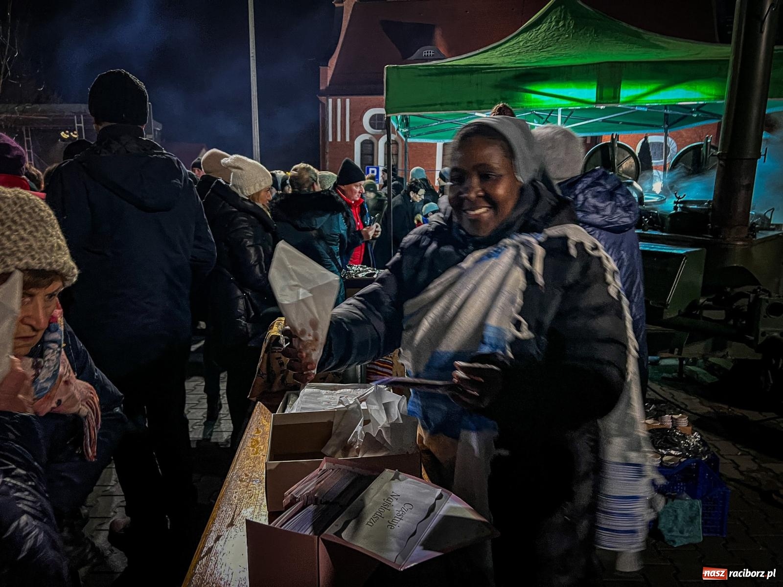 Zdjęcie w galerii na portalu naszraciborz.pl: Niedziela radości w Brzeziu - tanzańskie ciasteczka i żurek od Remigiusza Rączki wiadomości z regionu