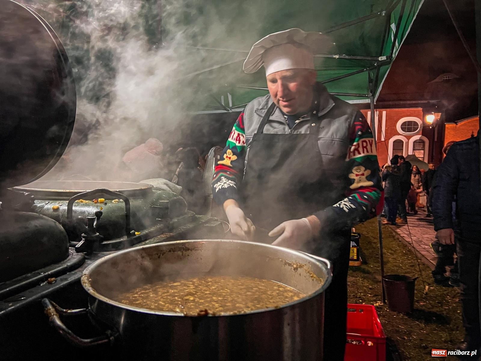 Zdjęcie w galerii na portalu naszraciborz.pl: Niedziela radości w Brzeziu - tanzańskie ciasteczka i żurek od Remigiusza Rączki wiadomości z regionu