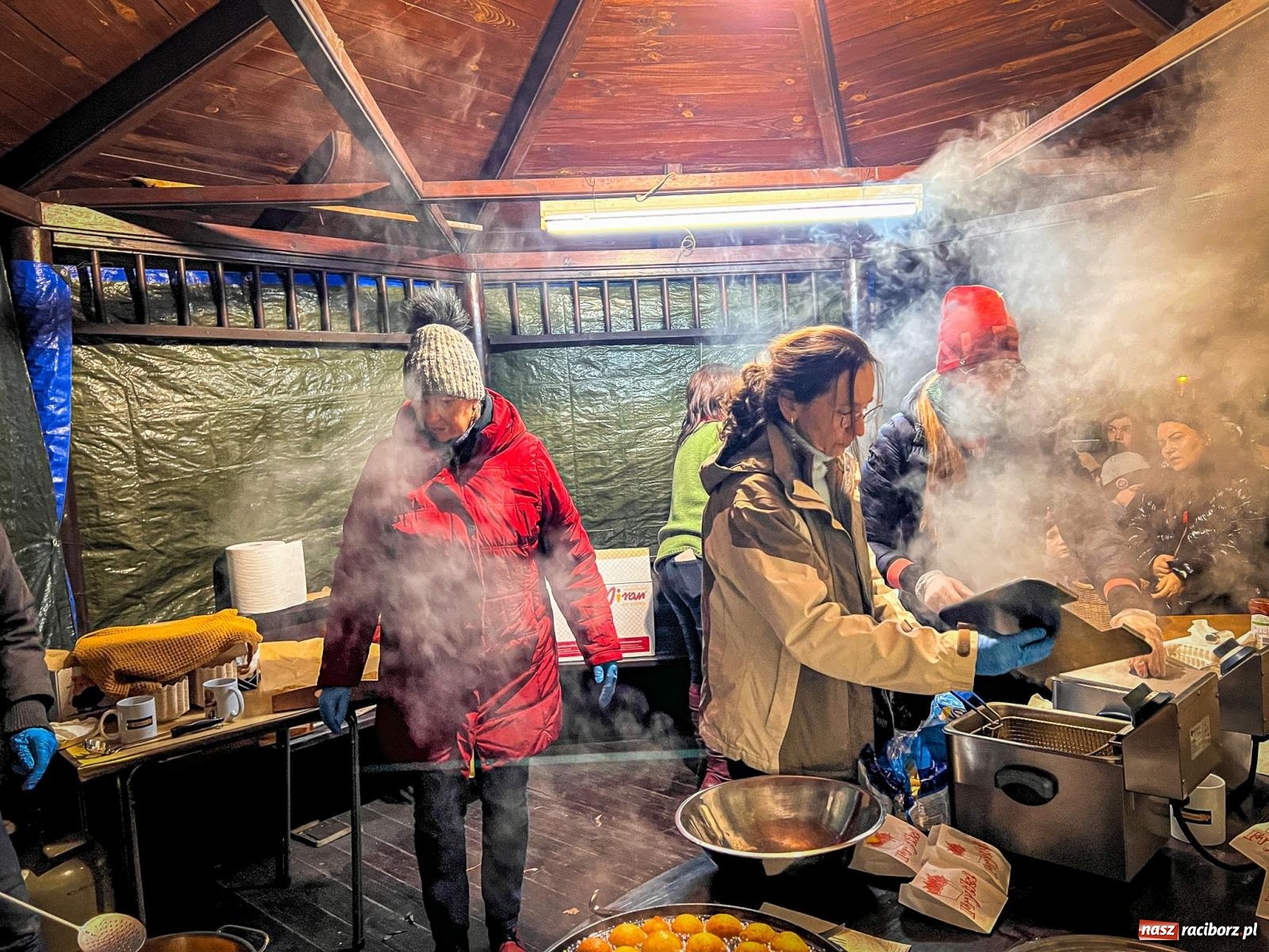 Zdjęcie w galerii na portalu naszraciborz.pl: Niedziela radości w Brzeziu - tanzańskie ciasteczka i żurek od Remigiusza Rączki wiadomości z regionu
