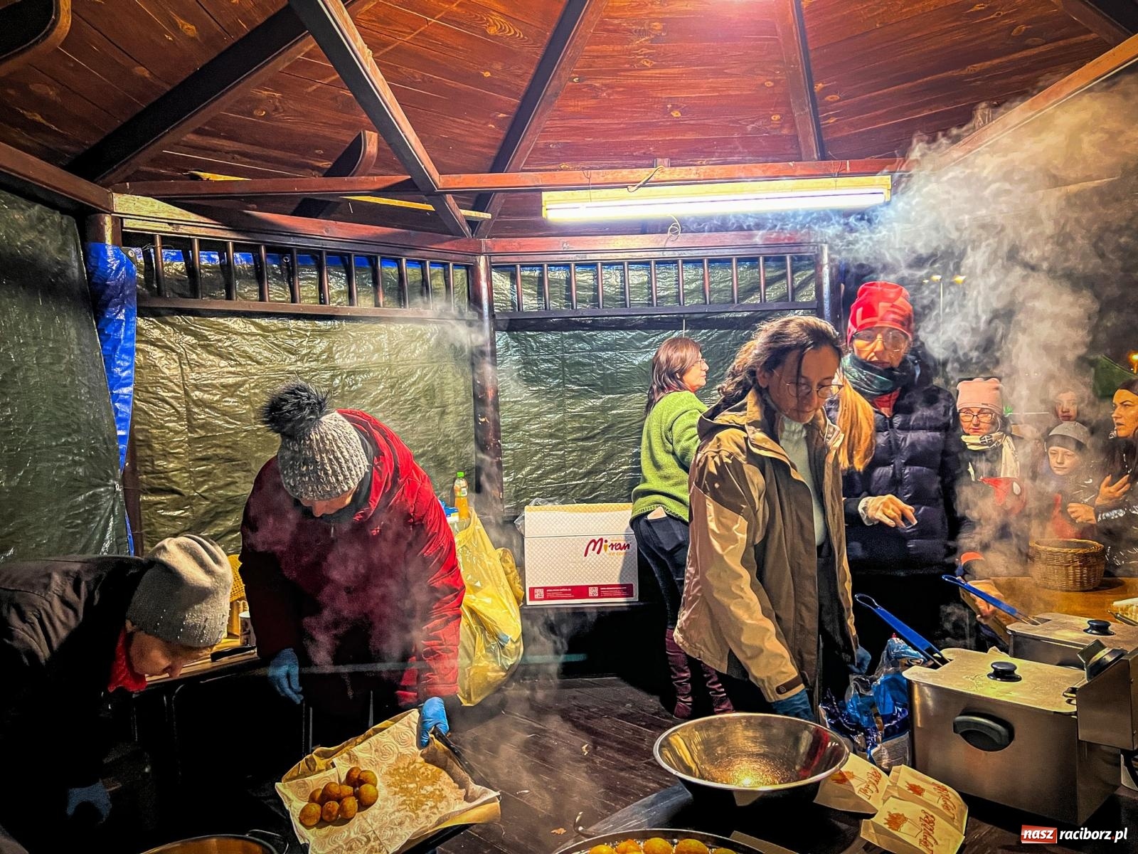 Zdjęcie w galerii na portalu naszraciborz.pl: Niedziela radości w Brzeziu - tanzańskie ciasteczka i żurek od Remigiusza Rączki wiadomości z regionu