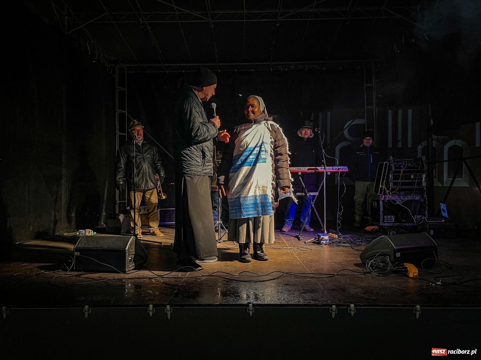 Zdjęcie w galerii na portalu naszraciborz.pl: Niedziela radości w Brzeziu - tanzańskie ciasteczka i żurek od Remigiusza Rączki wiadomości z regionu