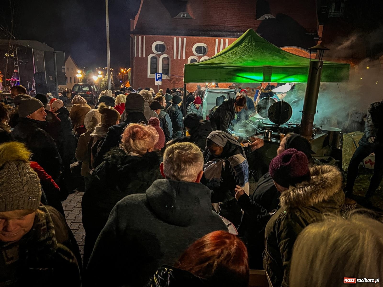 Zdjęcie w galerii na portalu naszraciborz.pl: Niedziela radości w Brzeziu - tanzańskie ciasteczka i żurek od Remigiusza Rączki wiadomości z regionu