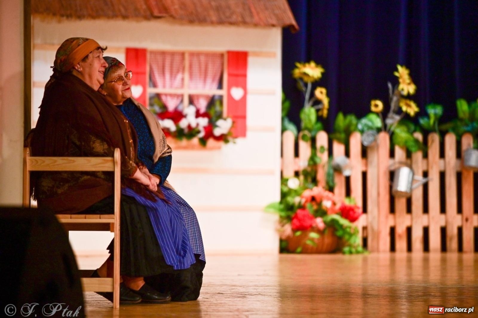 Zdjęcie w galerii na portalu naszraciborz.pl: Raciborzanie wystawili w RCK-u widowisko folklorystyczne Wesele wiadomości z regionu