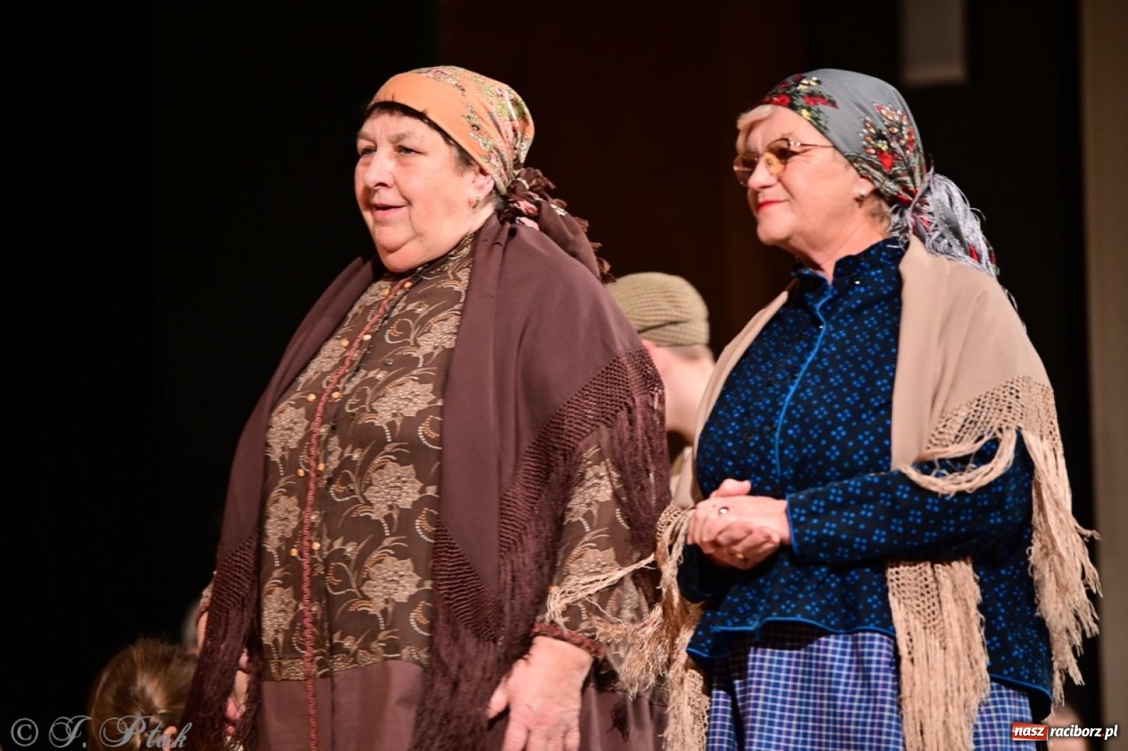 Zdjęcie w galerii na portalu naszraciborz.pl: Raciborzanie wystawili w RCK-u widowisko folklorystyczne Wesele wiadomości z regionu
