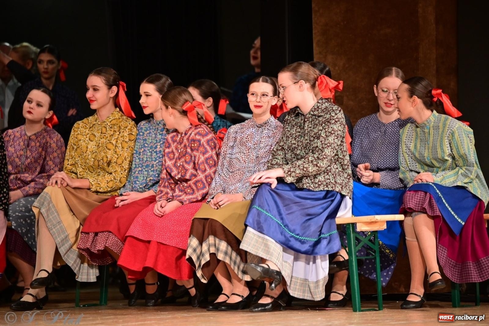 Zdjęcie w galerii na portalu naszraciborz.pl: Raciborzanie wystawili w RCK-u widowisko folklorystyczne Wesele wiadomości z regionu