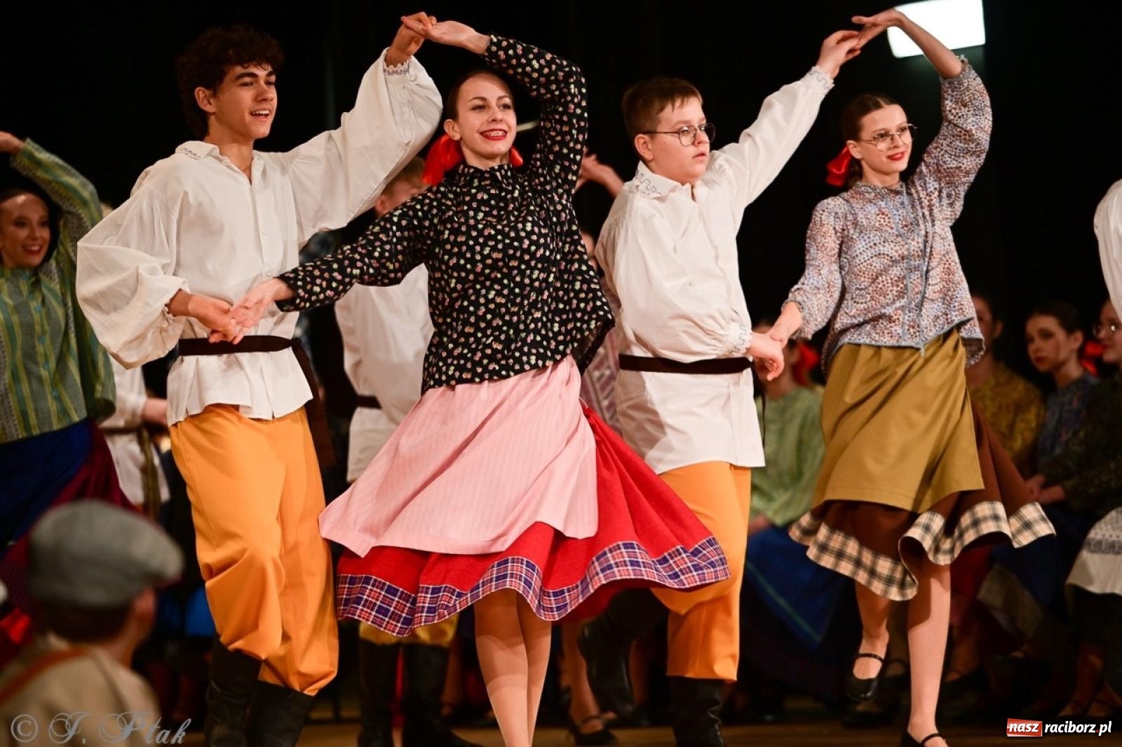 Zdjęcie w galerii na portalu naszraciborz.pl: Raciborzanie wystawili w RCK-u widowisko folklorystyczne Wesele wiadomości z regionu