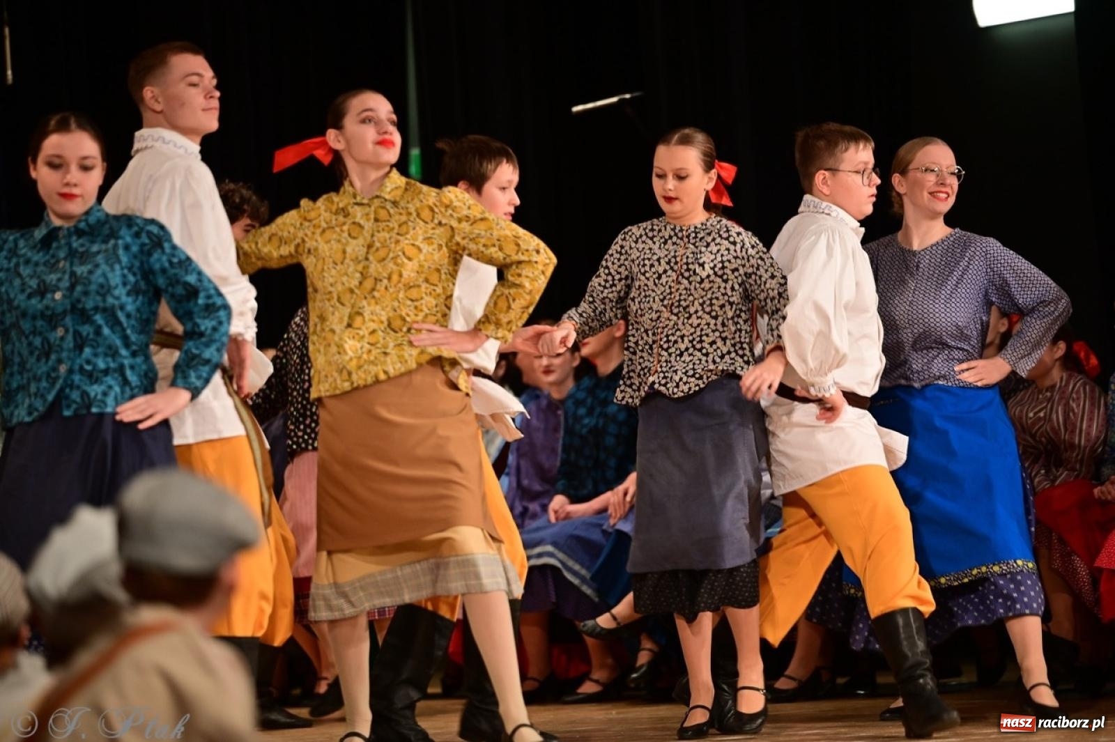 Zdjęcie w galerii na portalu naszraciborz.pl: Raciborzanie wystawili w RCK-u widowisko folklorystyczne Wesele wiadomości z regionu