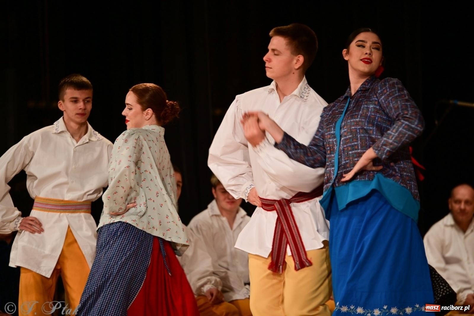 Zdjęcie w galerii na portalu naszraciborz.pl: Raciborzanie wystawili w RCK-u widowisko folklorystyczne Wesele wiadomości z regionu