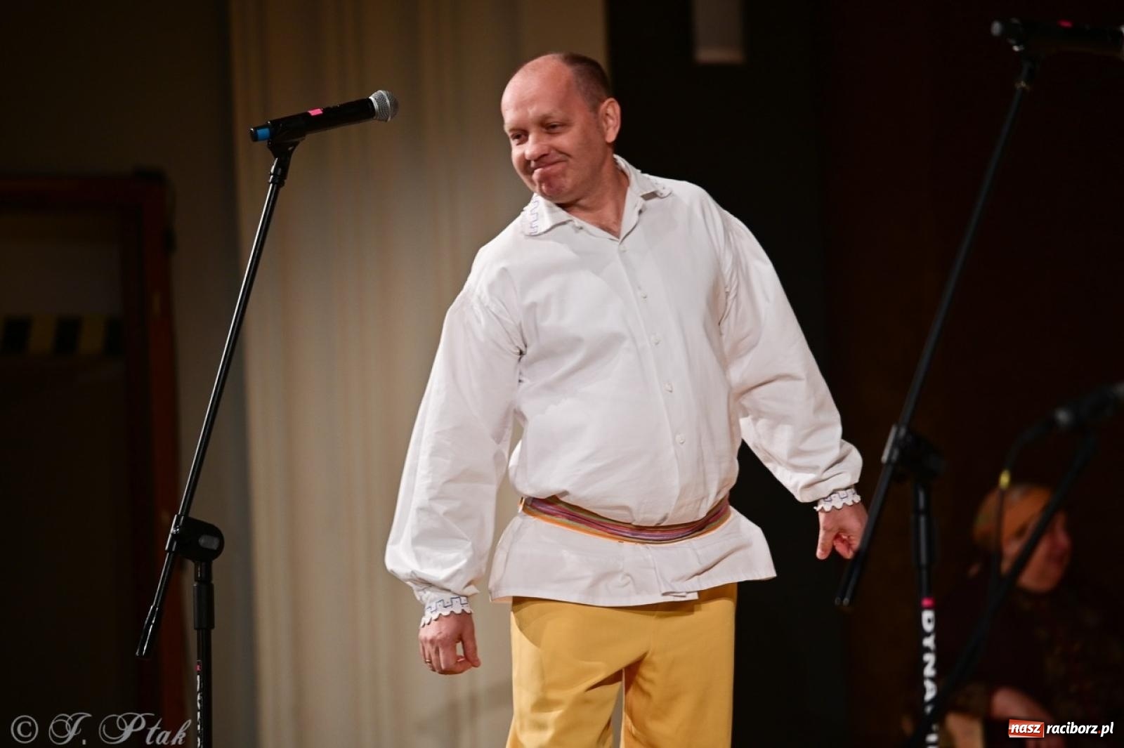 Zdjęcie w galerii na portalu naszraciborz.pl: Raciborzanie wystawili w RCK-u widowisko folklorystyczne Wesele wiadomości z regionu