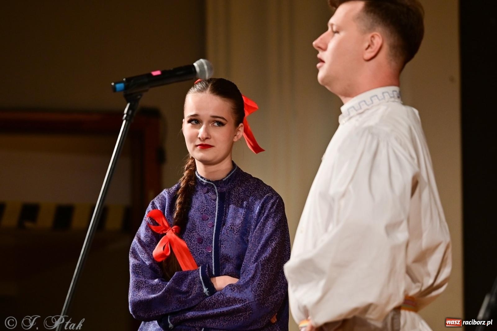 Zdjęcie w galerii na portalu naszraciborz.pl: Raciborzanie wystawili w RCK-u widowisko folklorystyczne Wesele wiadomości z regionu