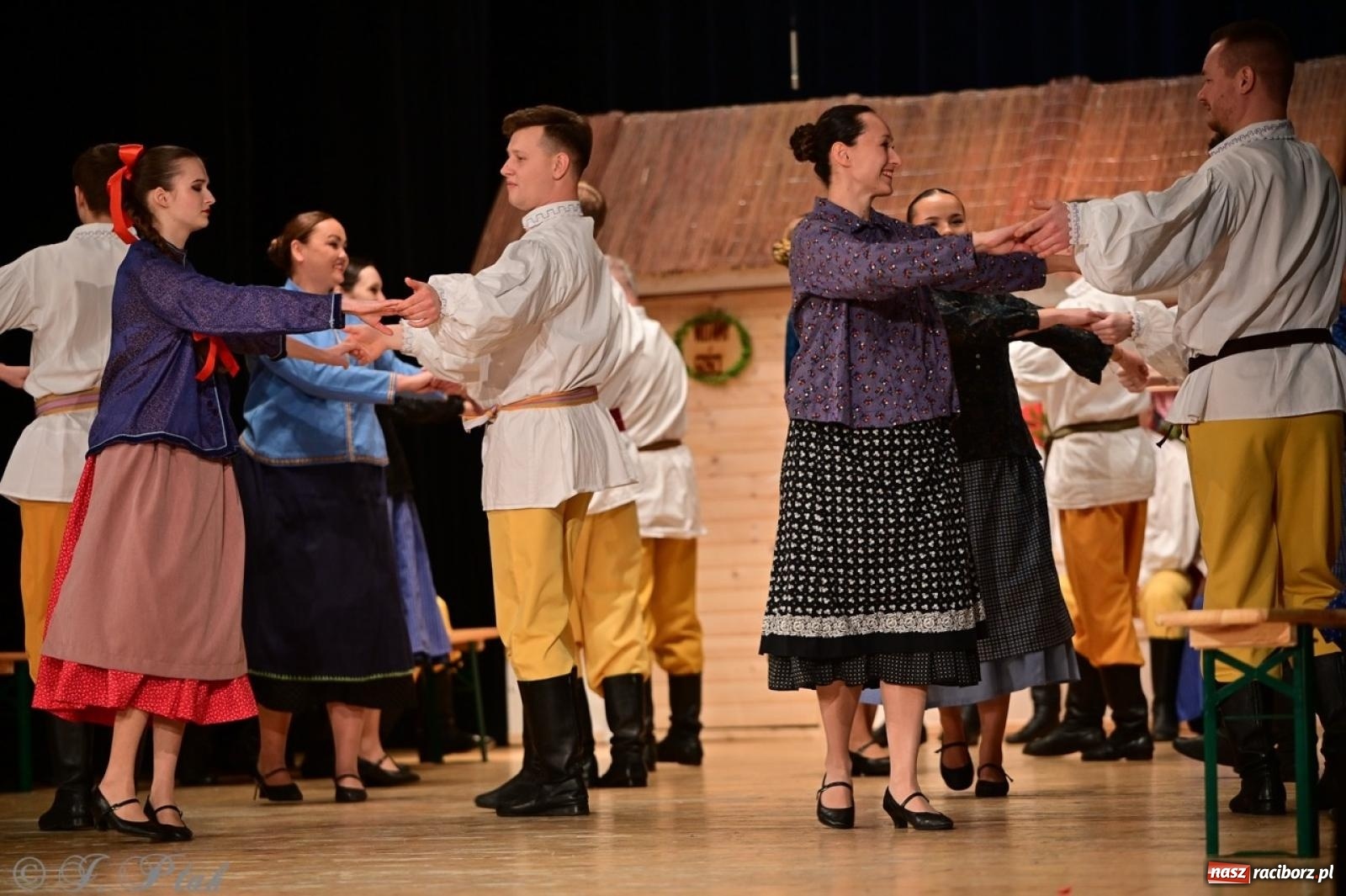 Zdjęcie w galerii na portalu naszraciborz.pl: Raciborzanie wystawili w RCK-u widowisko folklorystyczne Wesele wiadomości z regionu