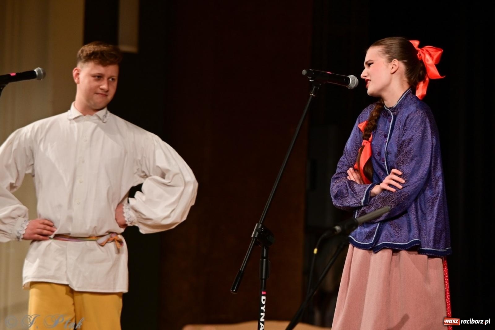 Zdjęcie w galerii na portalu naszraciborz.pl: Raciborzanie wystawili w RCK-u widowisko folklorystyczne Wesele wiadomości z regionu