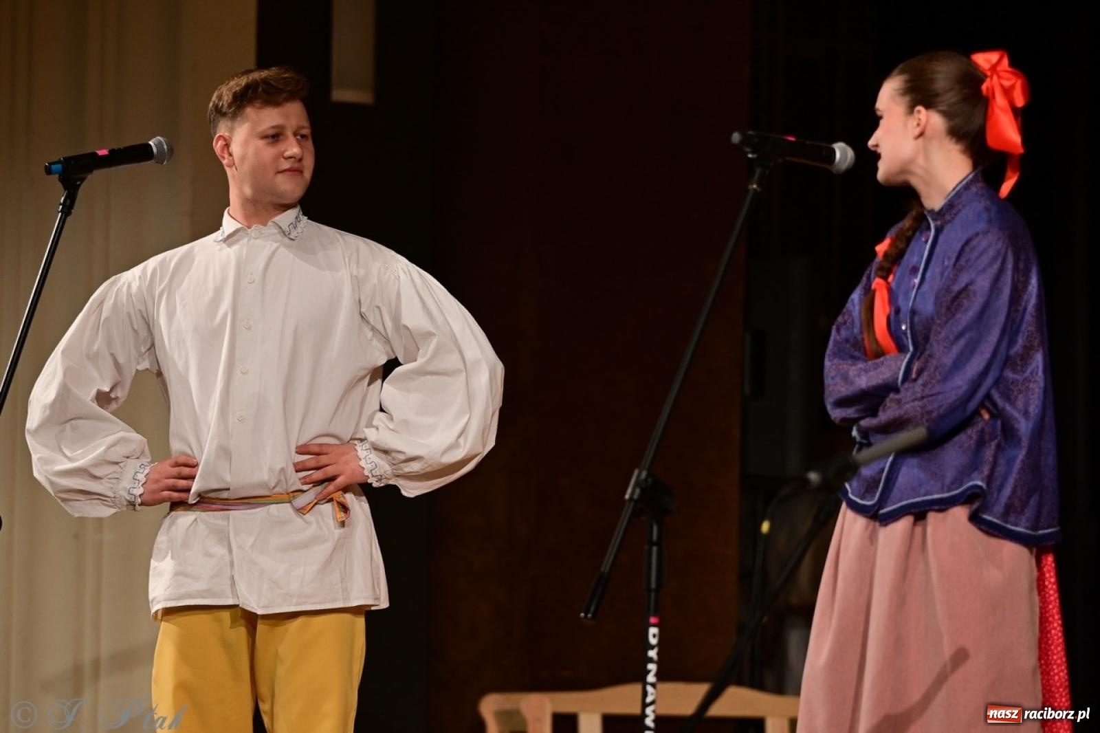 Zdjęcie w galerii na portalu naszraciborz.pl: Raciborzanie wystawili w RCK-u widowisko folklorystyczne Wesele wiadomości z regionu