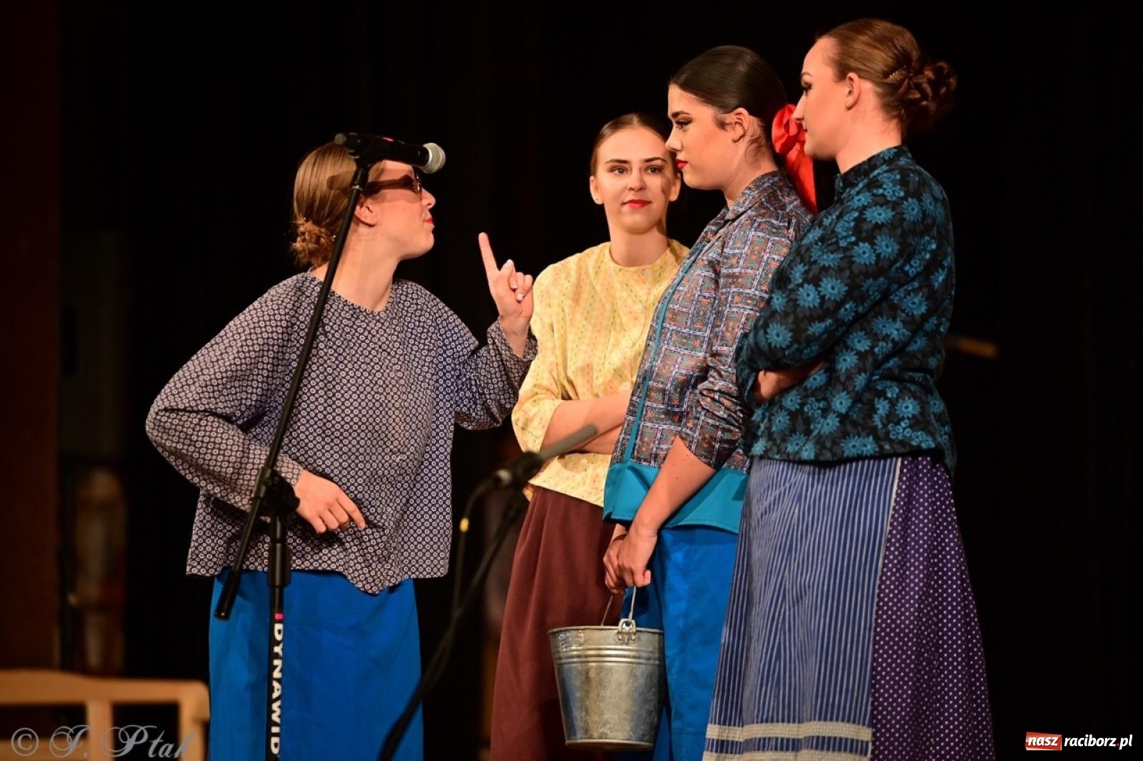 Zdjęcie w galerii na portalu naszraciborz.pl: Raciborzanie wystawili w RCK-u widowisko folklorystyczne Wesele wiadomości z regionu