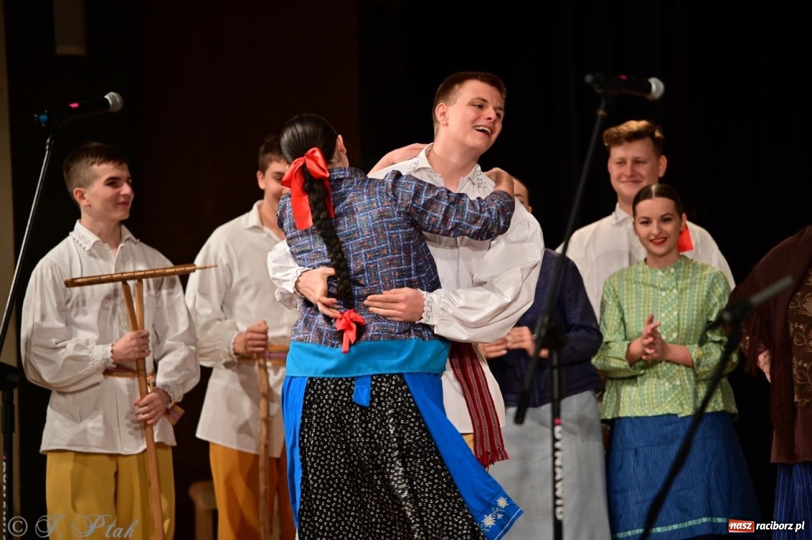 Zdjęcie w galerii na portalu naszraciborz.pl: Raciborzanie wystawili w RCK-u widowisko folklorystyczne Wesele wiadomości z regionu