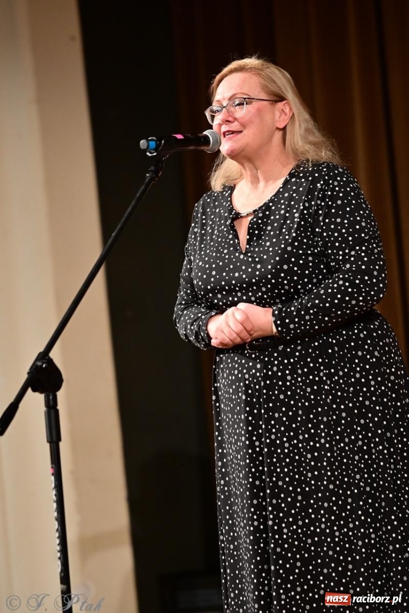 Zdjęcie w galerii na portalu naszraciborz.pl: Raciborzanie wystawili w RCK-u widowisko folklorystyczne Wesele wiadomości z regionu