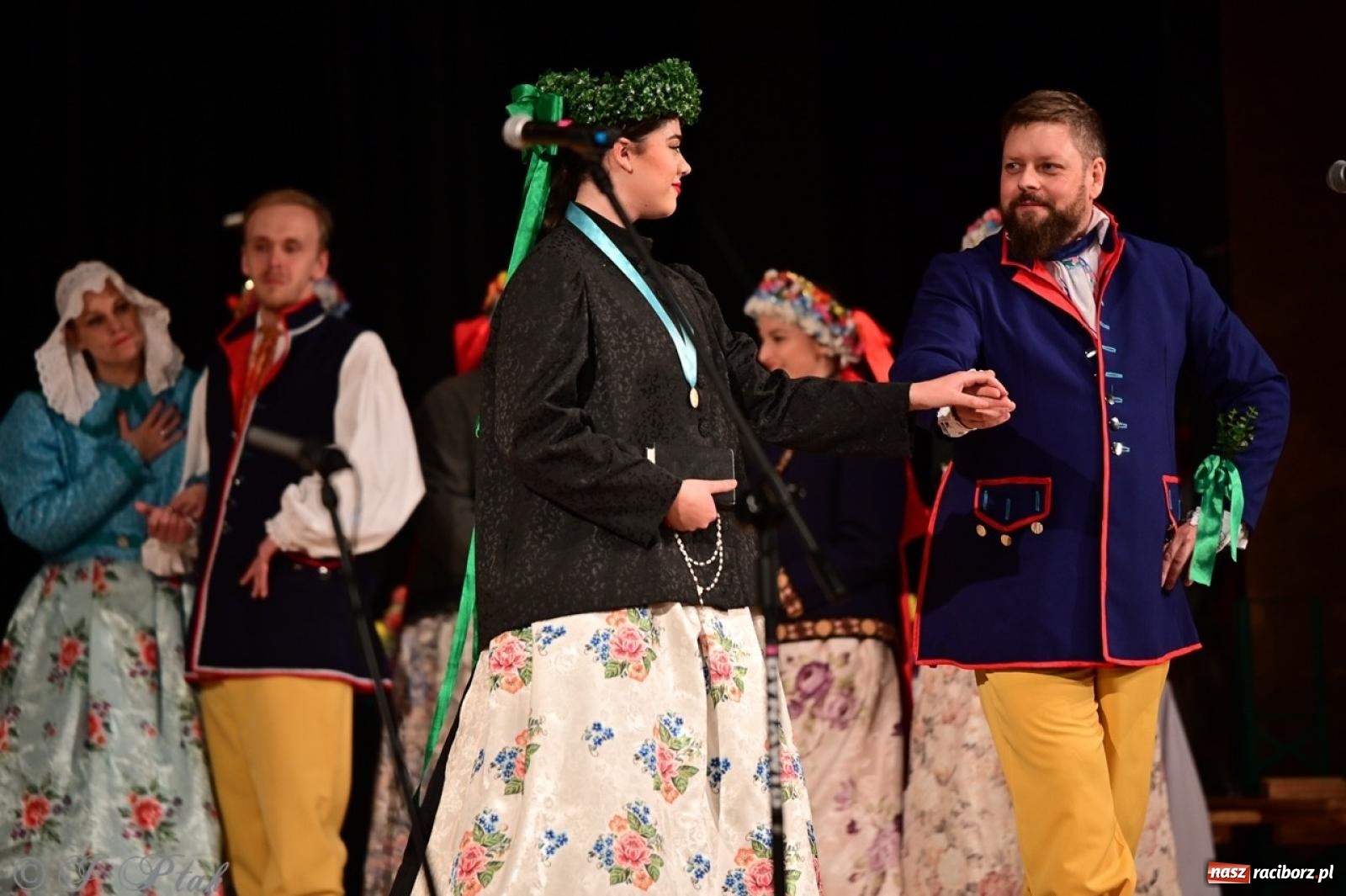 Zdjęcie w galerii na portalu naszraciborz.pl: Raciborzanie wystawili w RCK-u widowisko folklorystyczne Wesele wiadomości z regionu