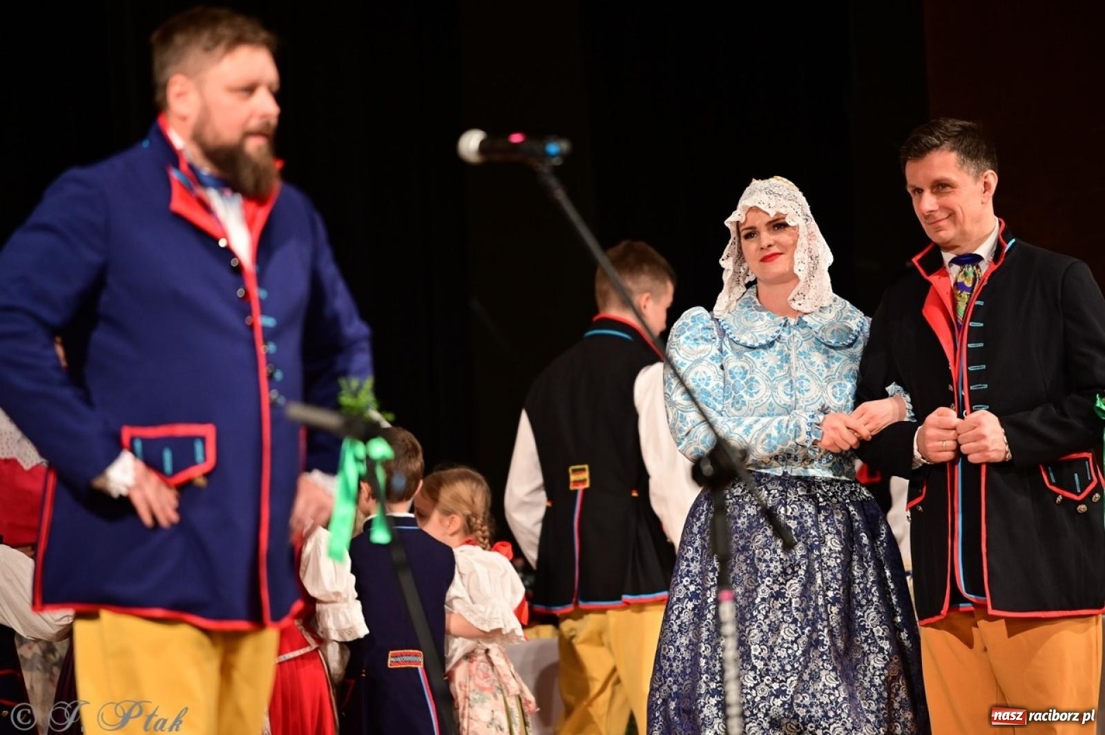 Zdjęcie w galerii na portalu naszraciborz.pl: Raciborzanie wystawili w RCK-u widowisko folklorystyczne Wesele wiadomości z regionu