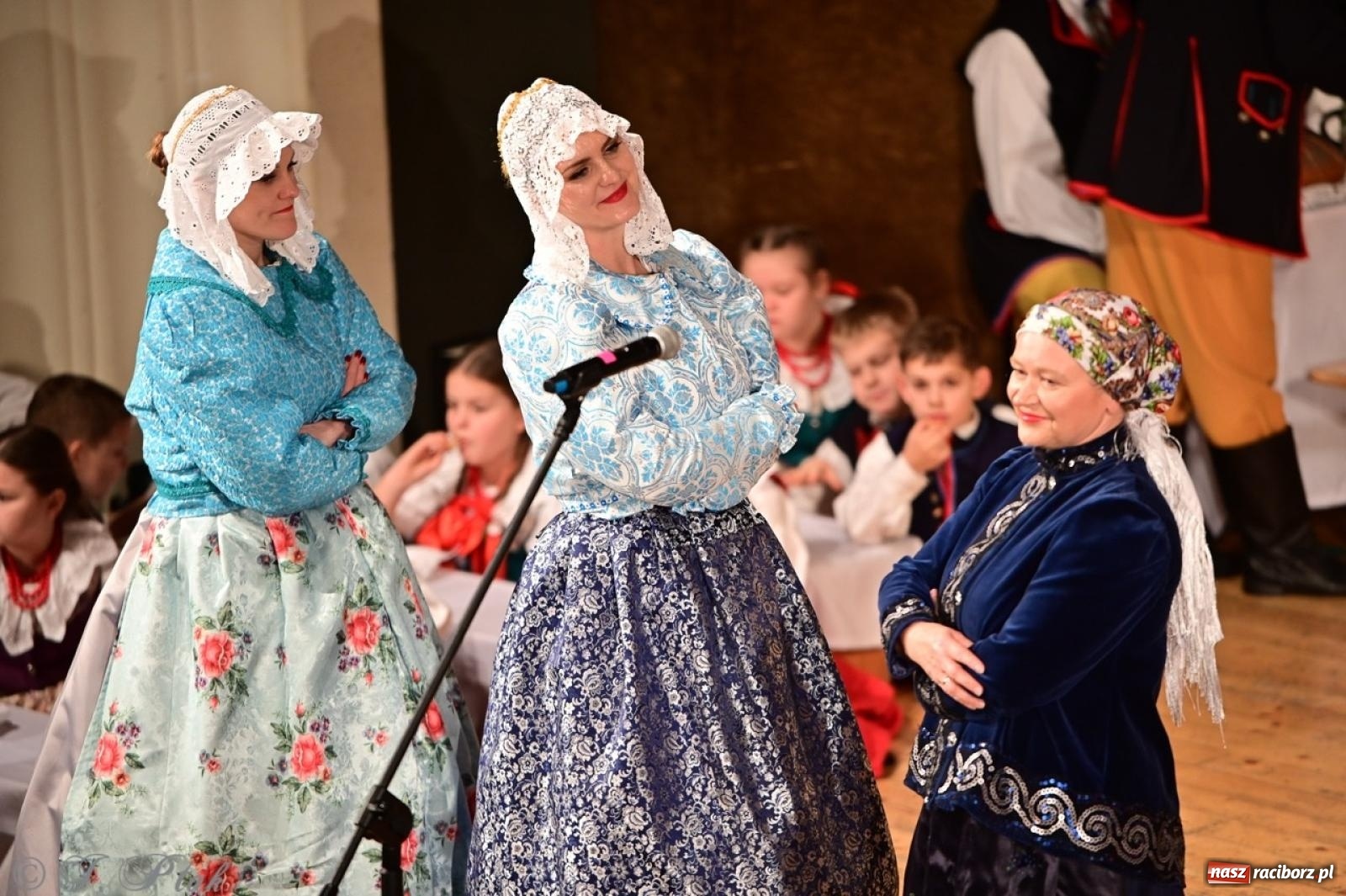 Zdjęcie w galerii na portalu naszraciborz.pl: Raciborzanie wystawili w RCK-u widowisko folklorystyczne Wesele wiadomości z regionu