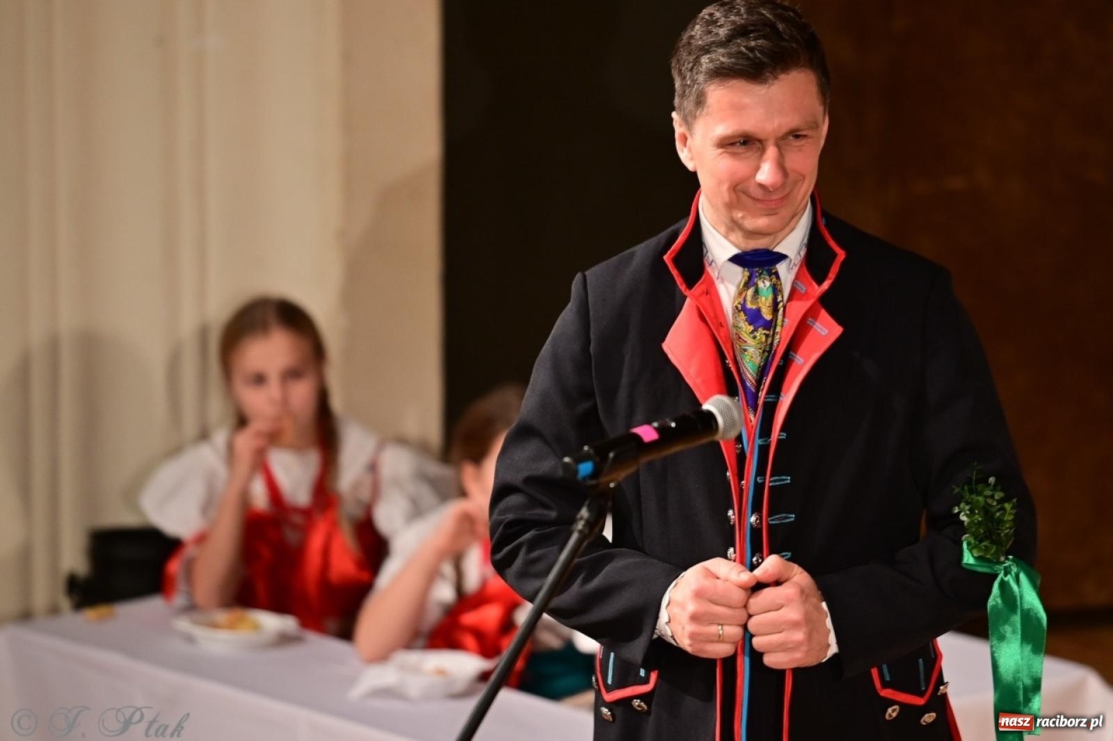 Zdjęcie w galerii na portalu naszraciborz.pl: Raciborzanie wystawili w RCK-u widowisko folklorystyczne Wesele wiadomości z regionu