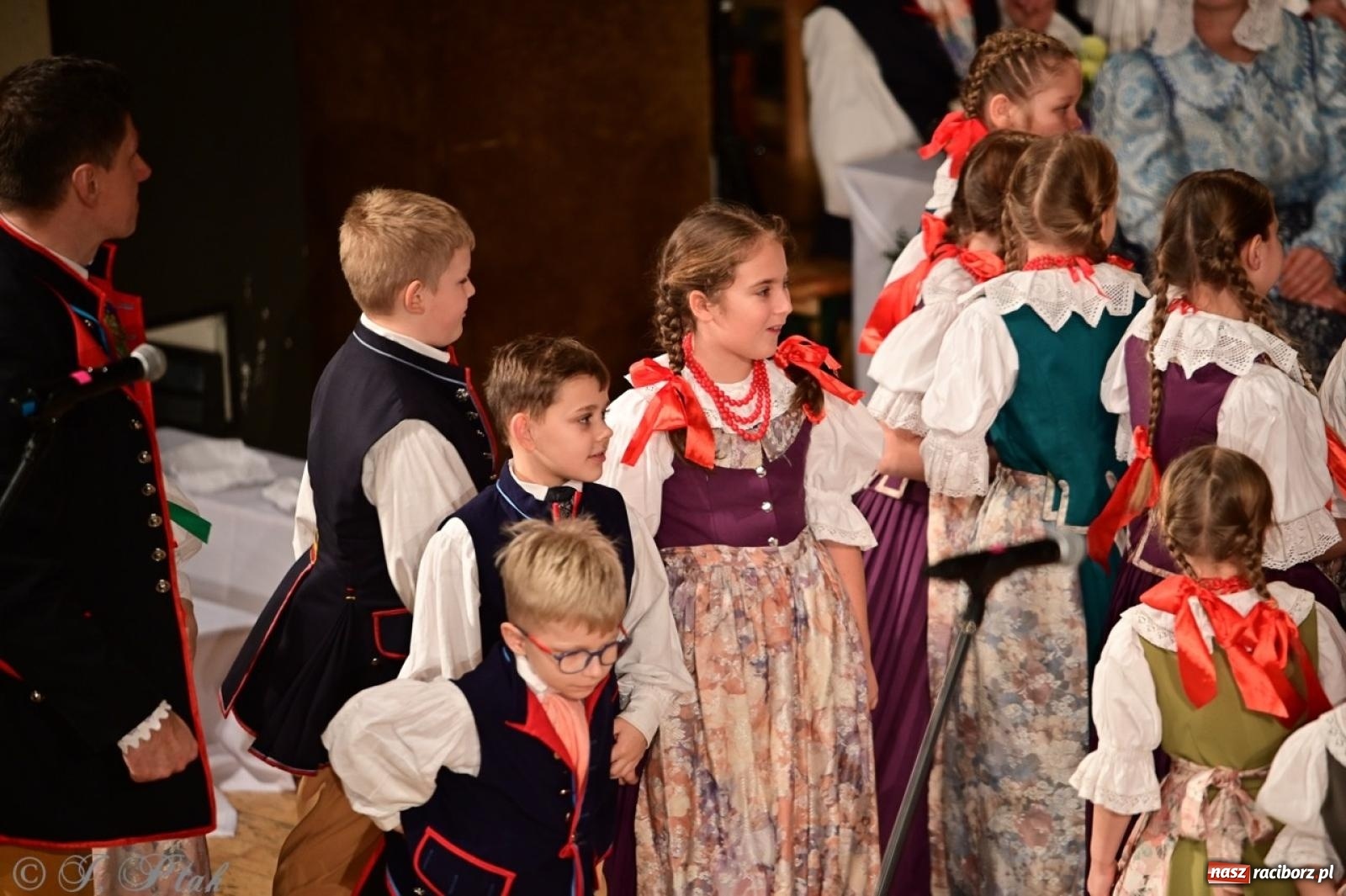 Zdjęcie w galerii na portalu naszraciborz.pl: Raciborzanie wystawili w RCK-u widowisko folklorystyczne Wesele wiadomości z regionu
