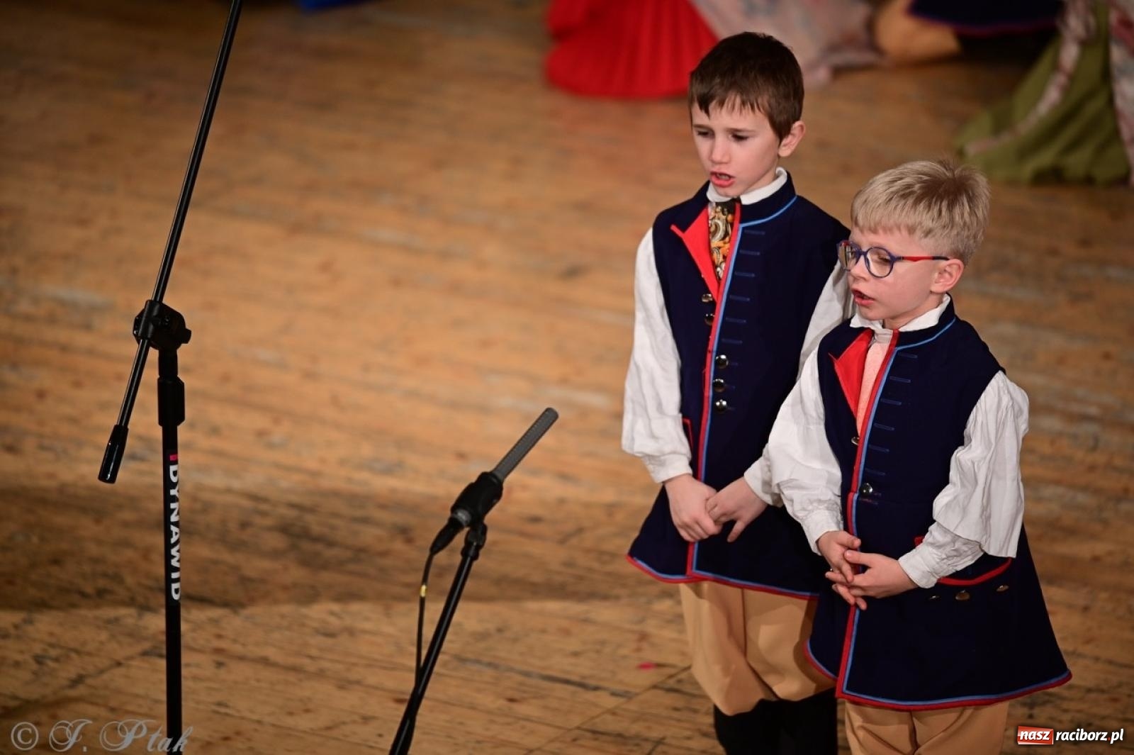Zdjęcie w galerii na portalu naszraciborz.pl: Raciborzanie wystawili w RCK-u widowisko folklorystyczne Wesele wiadomości z regionu