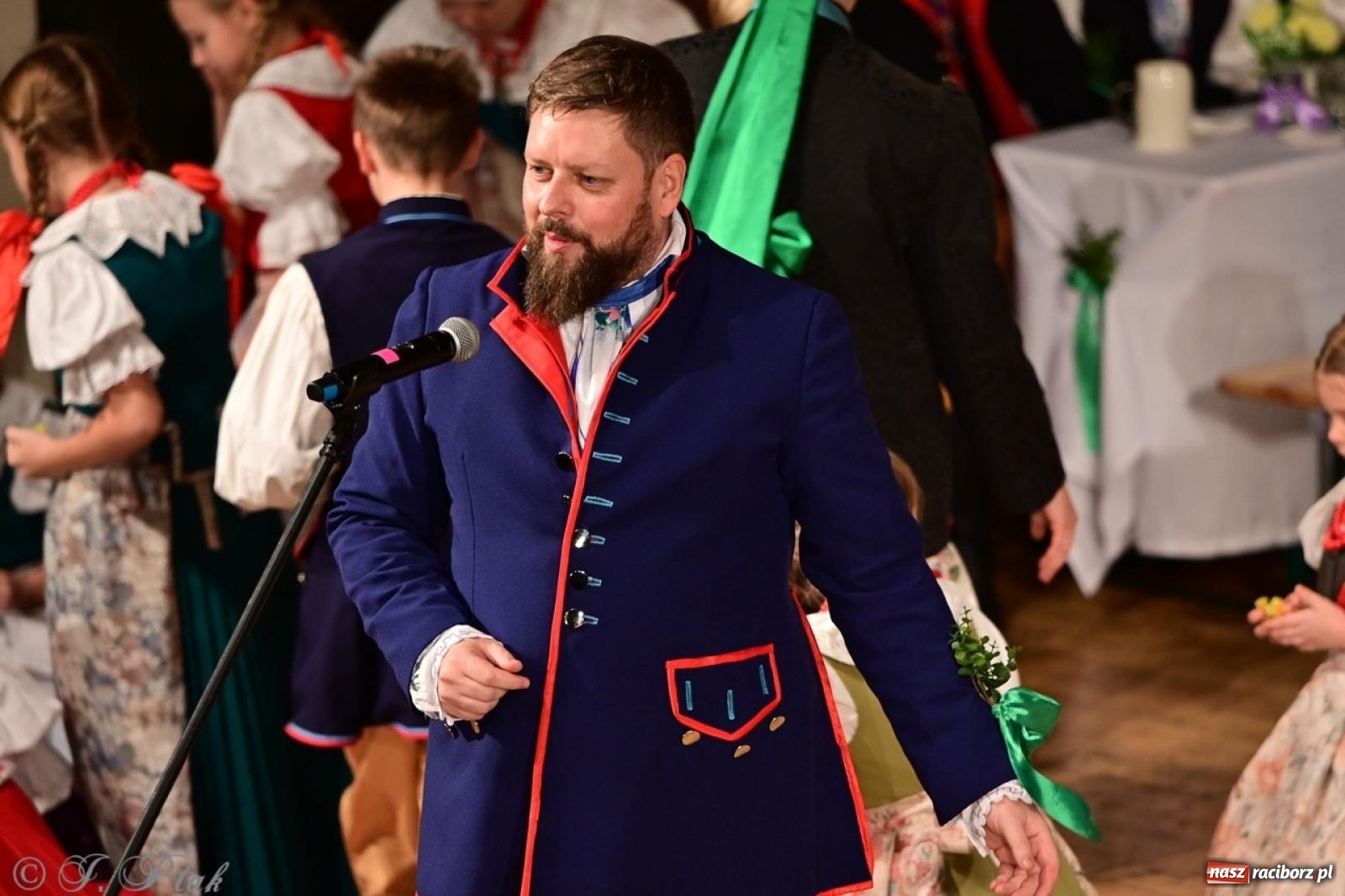 Zdjęcie w galerii na portalu naszraciborz.pl: Raciborzanie wystawili w RCK-u widowisko folklorystyczne Wesele wiadomości z regionu