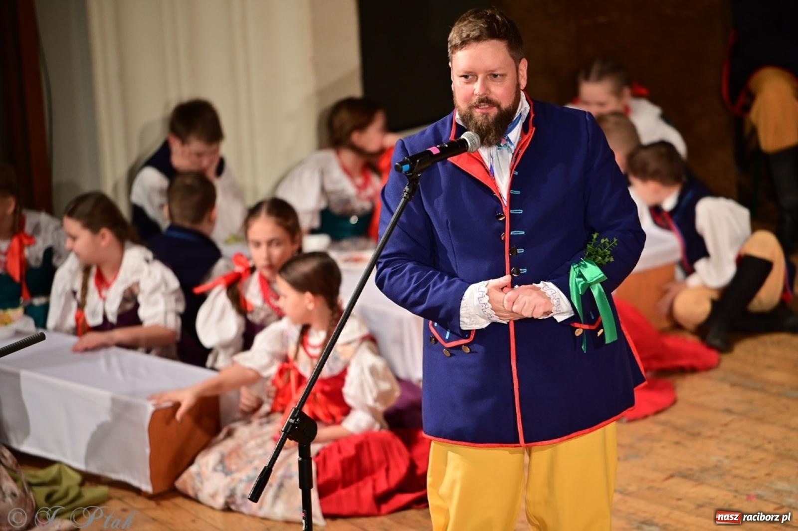 Zdjęcie w galerii na portalu naszraciborz.pl: Raciborzanie wystawili w RCK-u widowisko folklorystyczne Wesele wiadomości z regionu