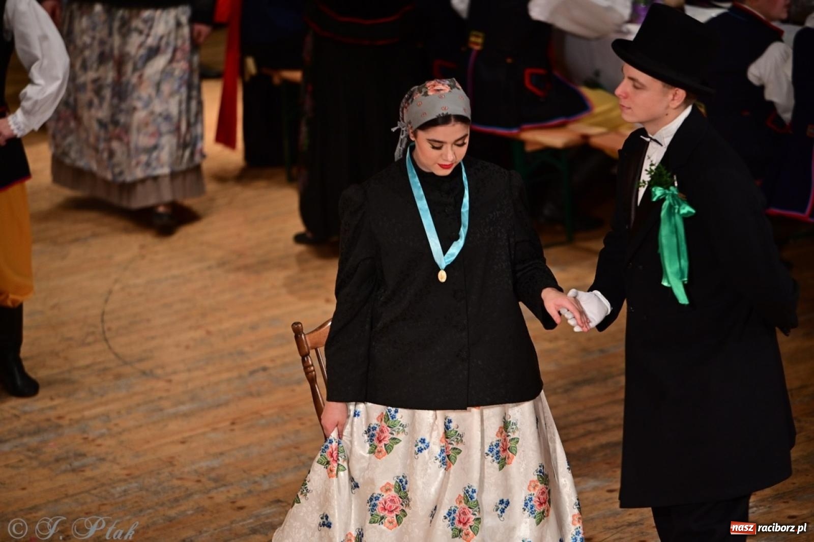 Zdjęcie w galerii na portalu naszraciborz.pl: Raciborzanie wystawili w RCK-u widowisko folklorystyczne Wesele wiadomości z regionu