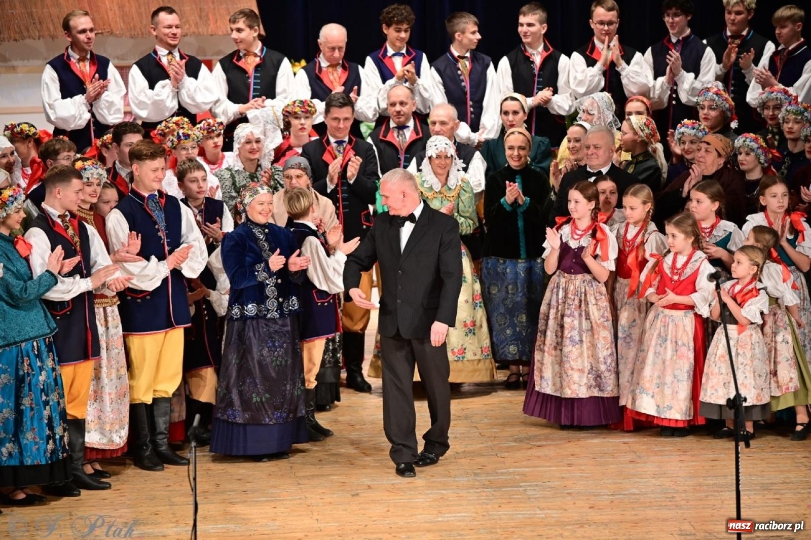 Zdjęcie w galerii na portalu naszraciborz.pl: Raciborzanie wystawili w RCK-u widowisko folklorystyczne Wesele wiadomości z regionu