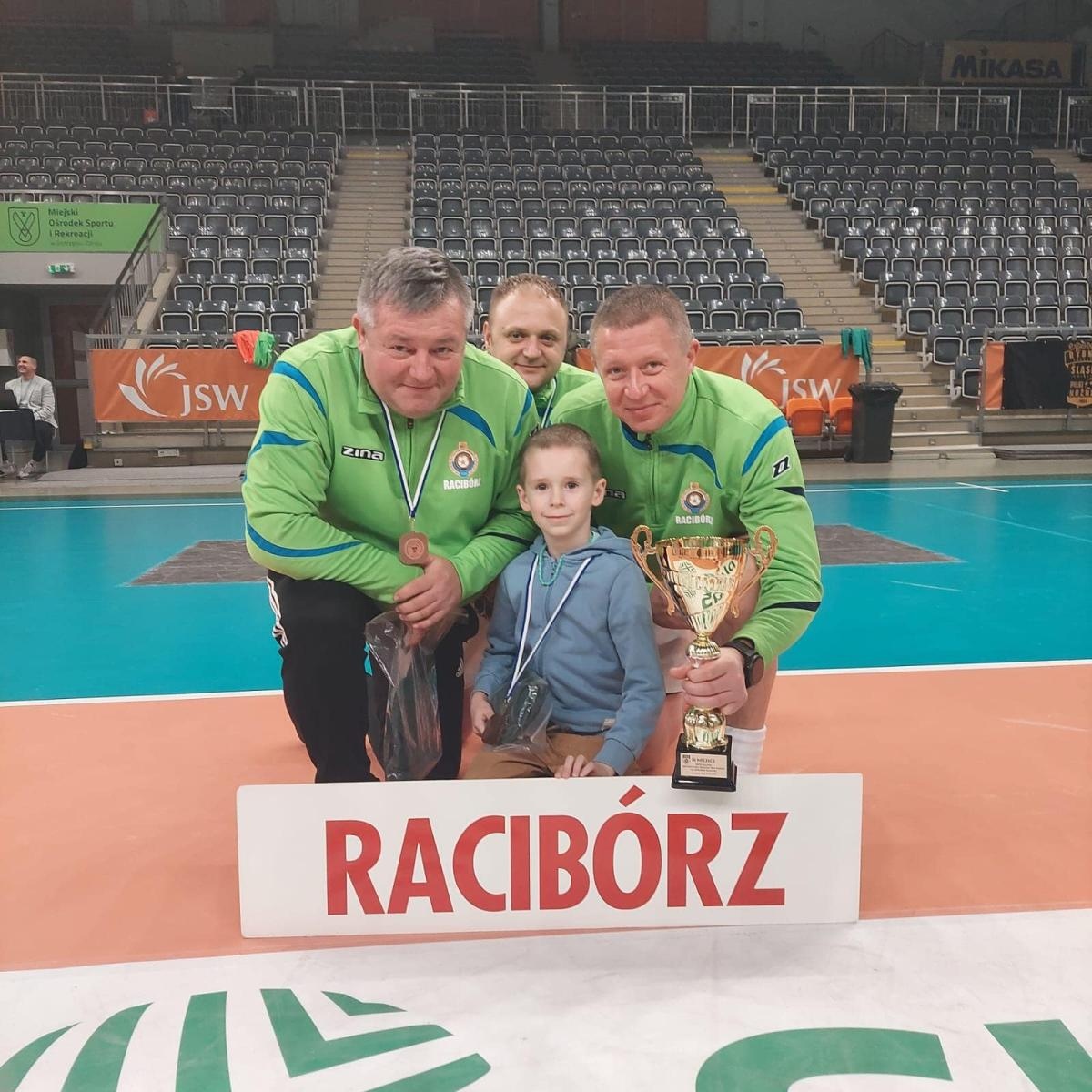 Zdjęcie w galerii na portalu naszraciborz.pl: Halowe Mistrzostwa Śląska sędziów piłkarskich. Ekipa z Raciborza na podium wiadomości z regionu
