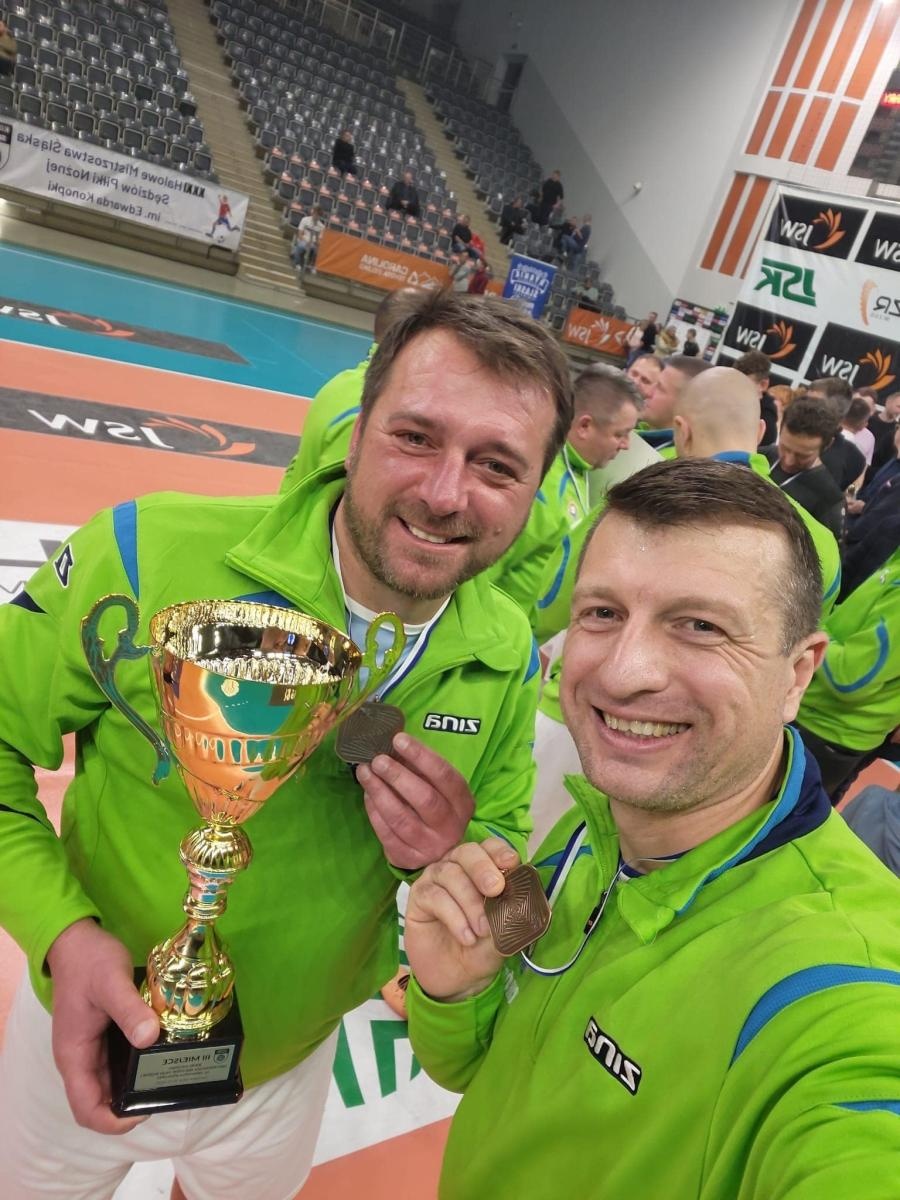 Zdjęcie w galerii na portalu naszraciborz.pl: Halowe Mistrzostwa Śląska sędziów piłkarskich. Ekipa z Raciborza na podium wiadomości z regionu