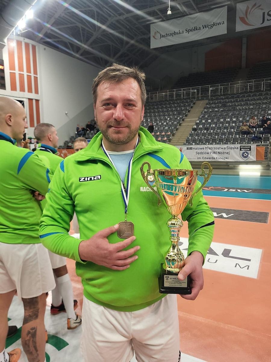 Zdjęcie w galerii na portalu naszraciborz.pl: Halowe Mistrzostwa Śląska sędziów piłkarskich. Ekipa z Raciborza na podium wiadomości z regionu