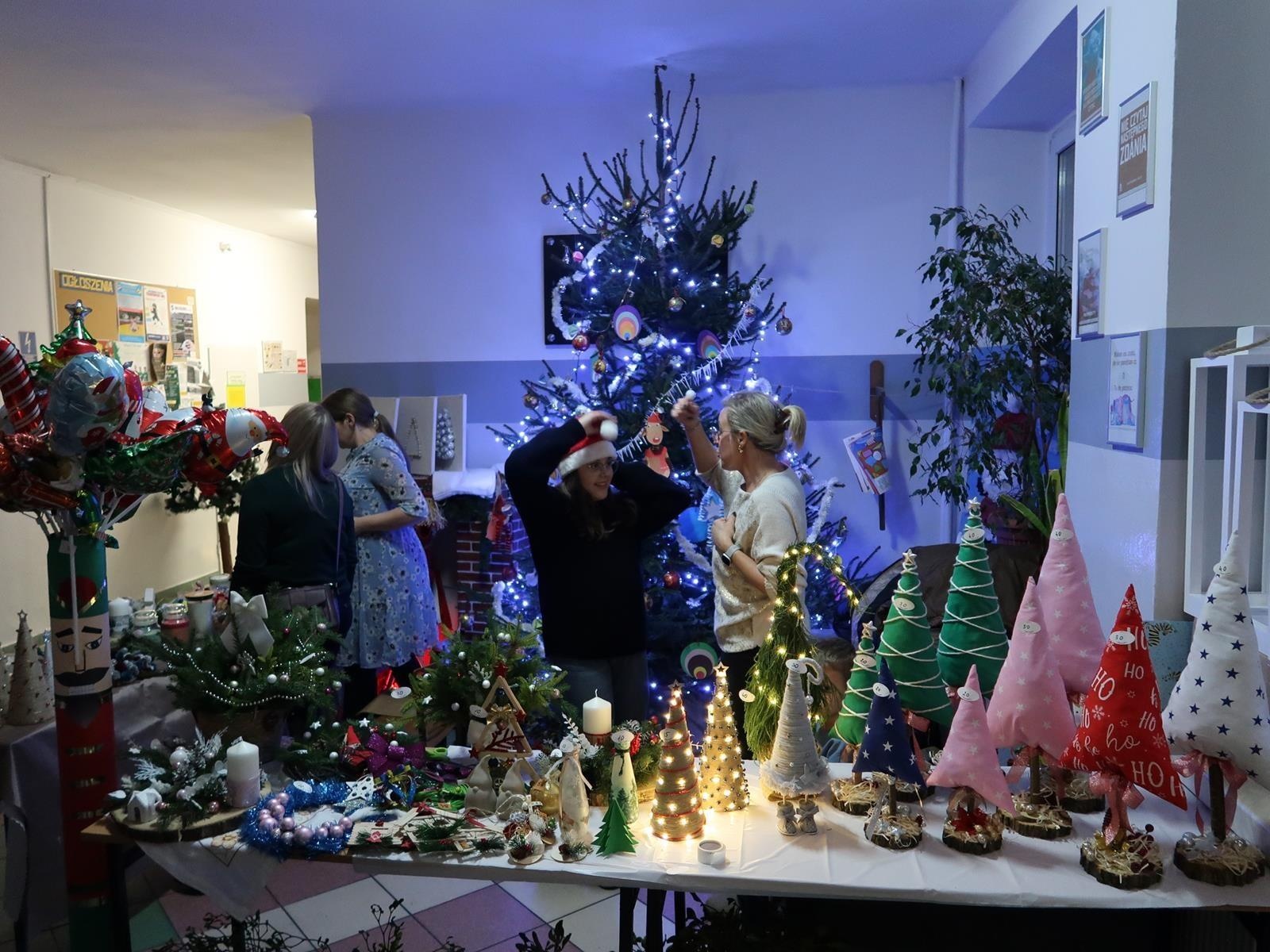 Zdjęcie w galerii na portalu naszraciborz.pl: Tak bawiła się Płonia na szkolnym kiermaszu w ZSP3 wiadomości z regionu