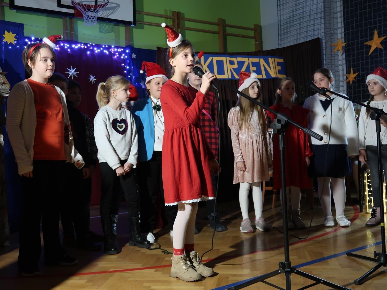 Zdjęcie w galerii na portalu naszraciborz.pl: Tak bawiła się Płonia na szkolnym kiermaszu w ZSP3 wiadomości z regionu