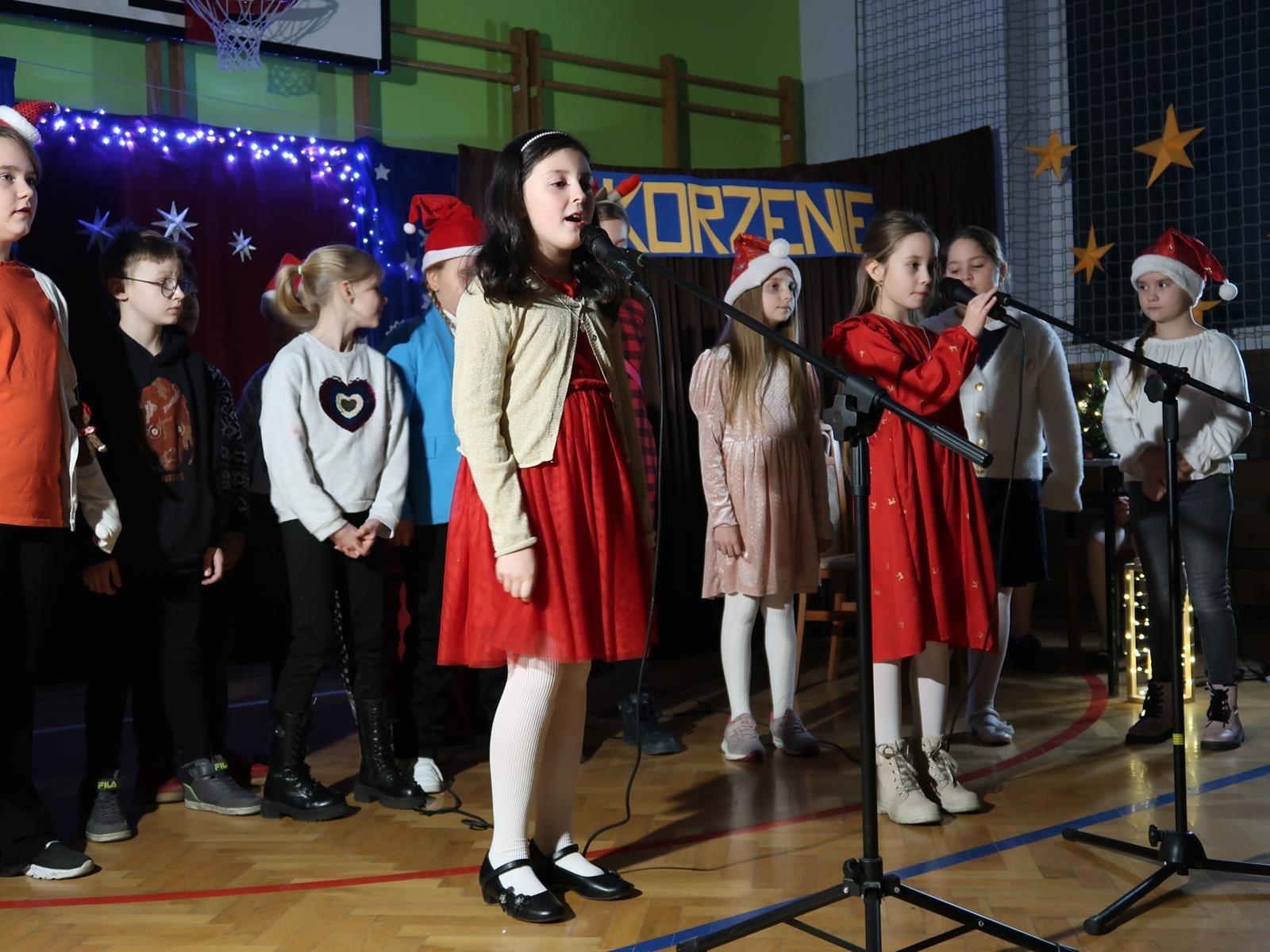 Zdjęcie w galerii na portalu naszraciborz.pl: Tak bawiła się Płonia na szkolnym kiermaszu w ZSP3 wiadomości z regionu