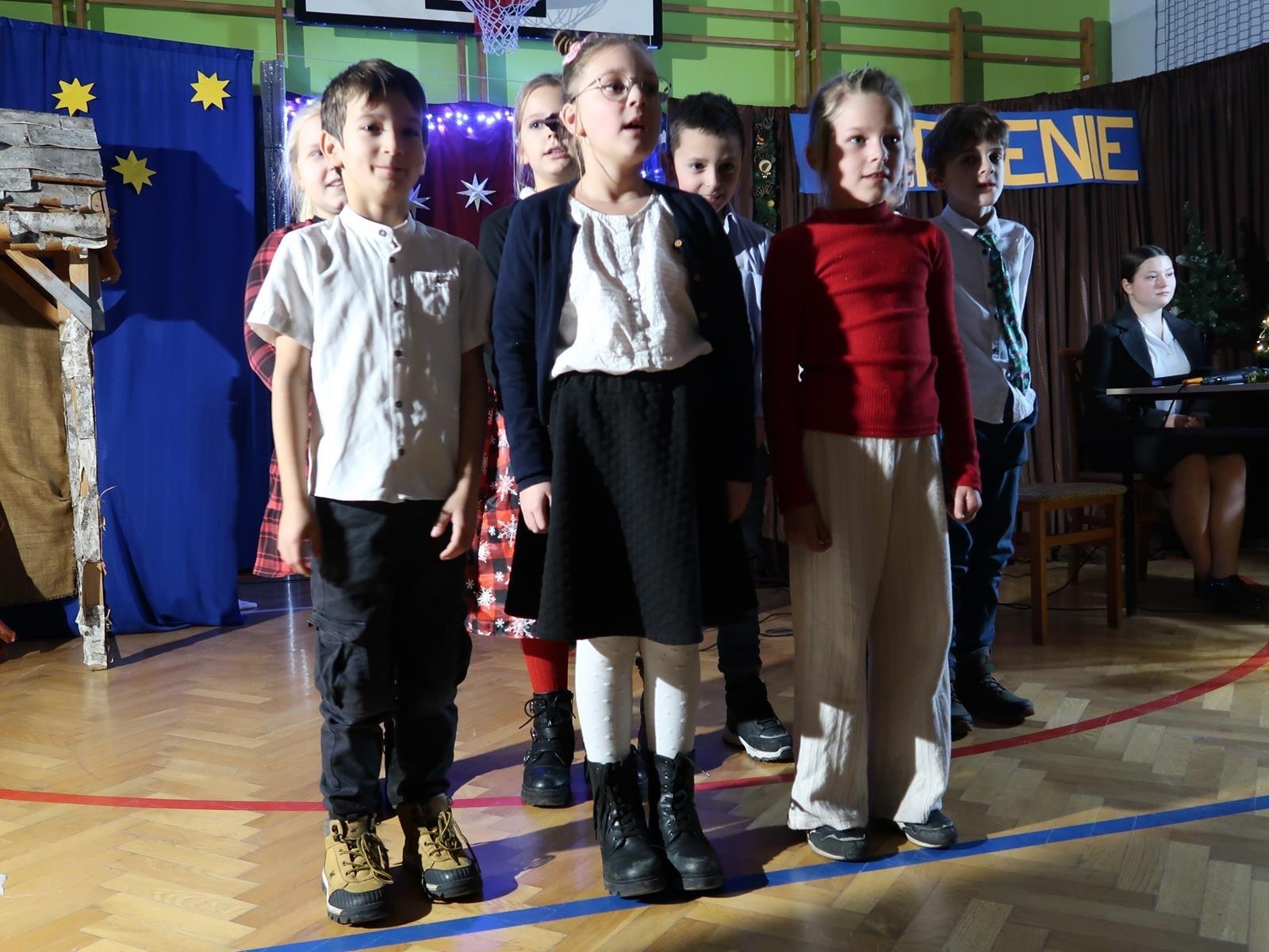 Zdjęcie w galerii na portalu naszraciborz.pl: Tak bawiła się Płonia na szkolnym kiermaszu w ZSP3 wiadomości z regionu