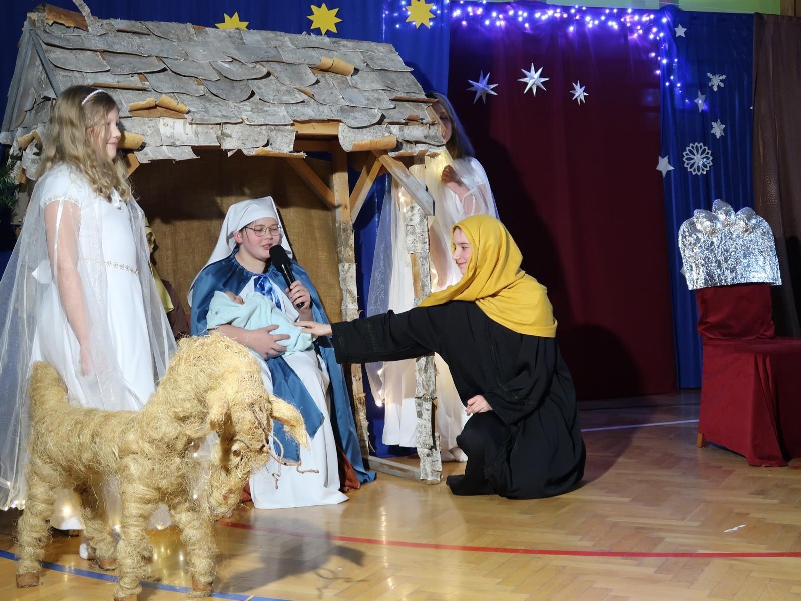 Zdjęcie w galerii na portalu naszraciborz.pl: Tak bawiła się Płonia na szkolnym kiermaszu w ZSP3 wiadomości z regionu